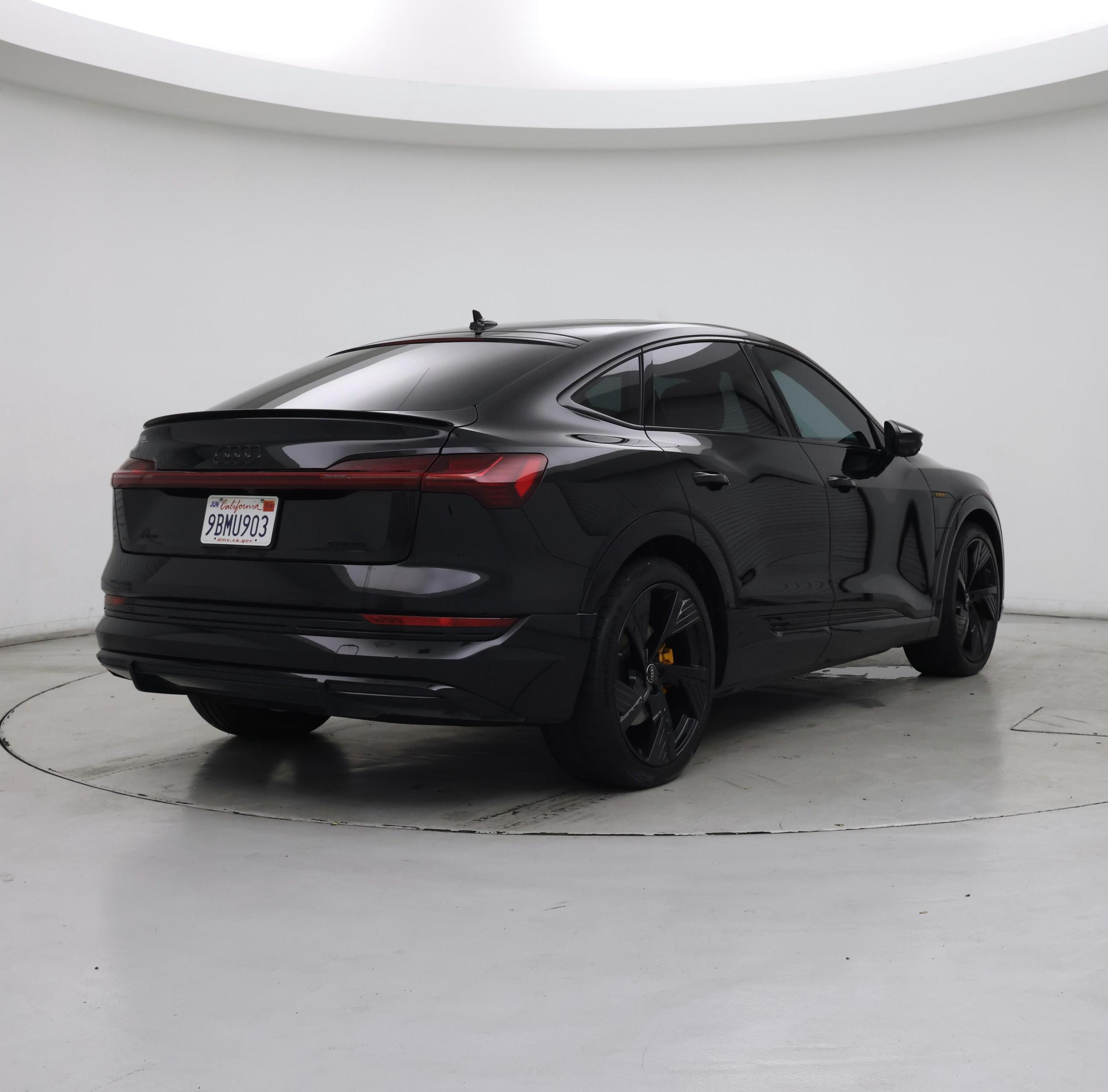 Thumbnail: 2022 Audi e-tron S - 8