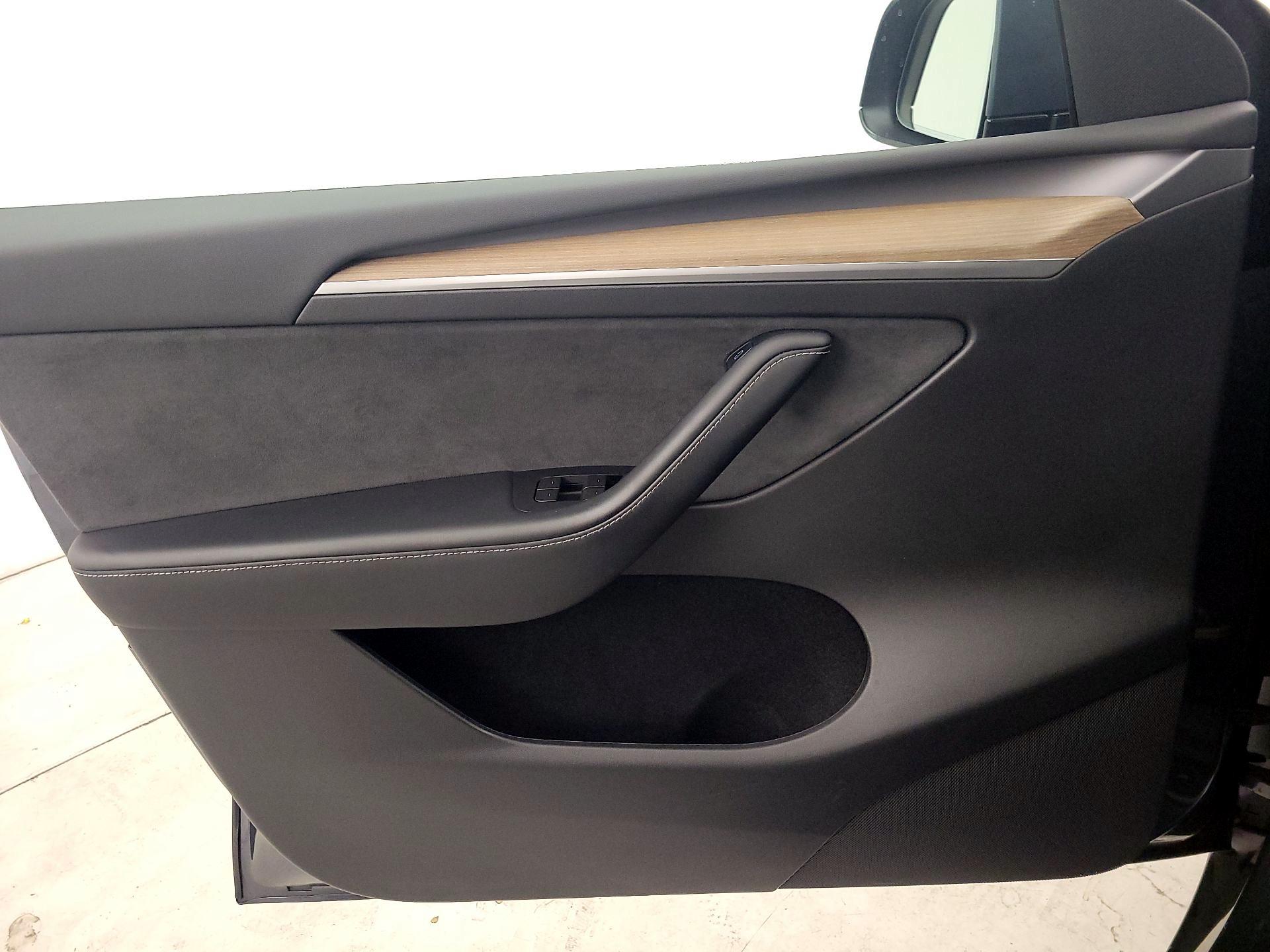 Thumbnail: 2023 Tesla Model Y - 12
