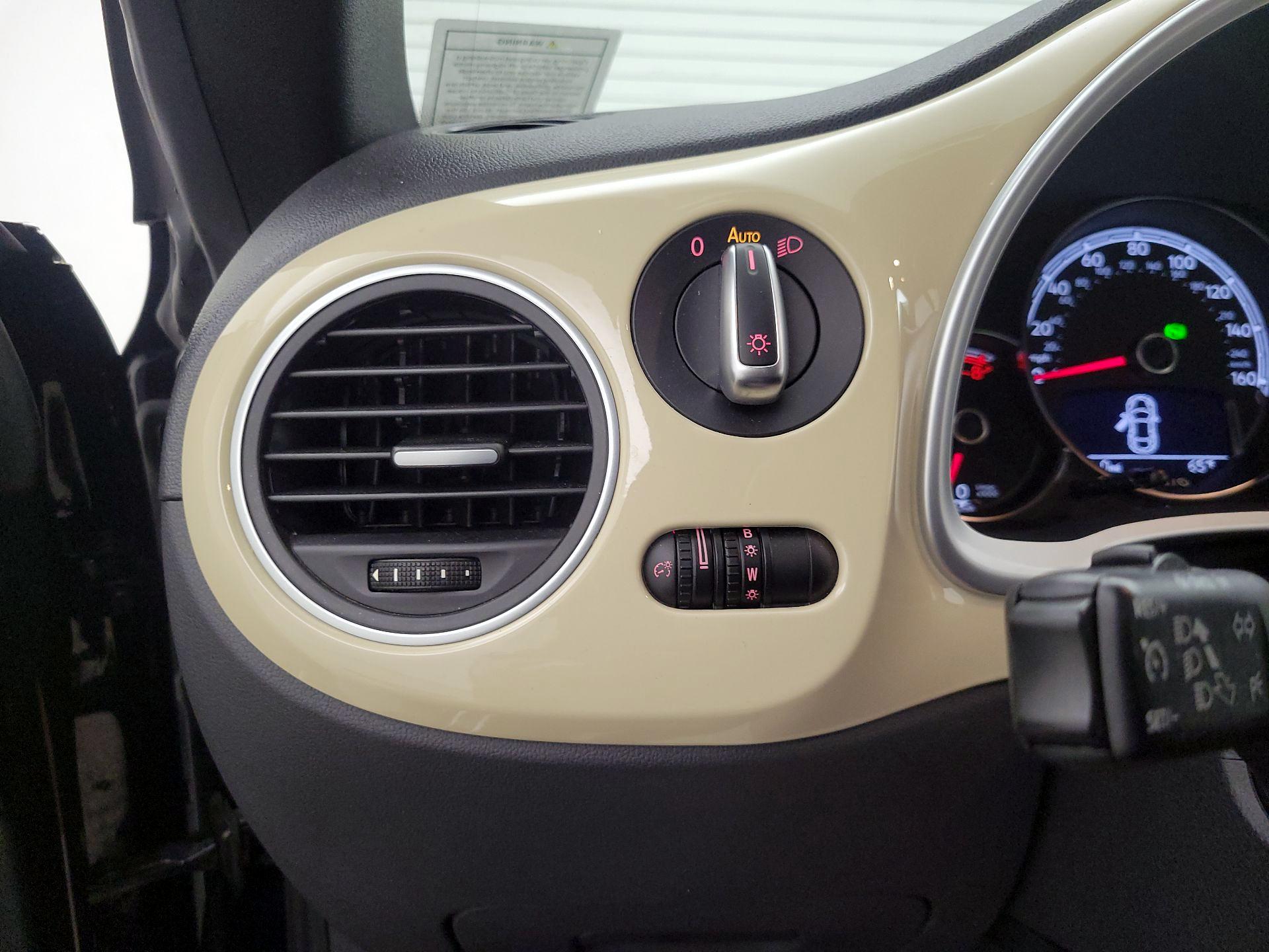 Thumbnail: 2019 Volkswagen Beetle - 13