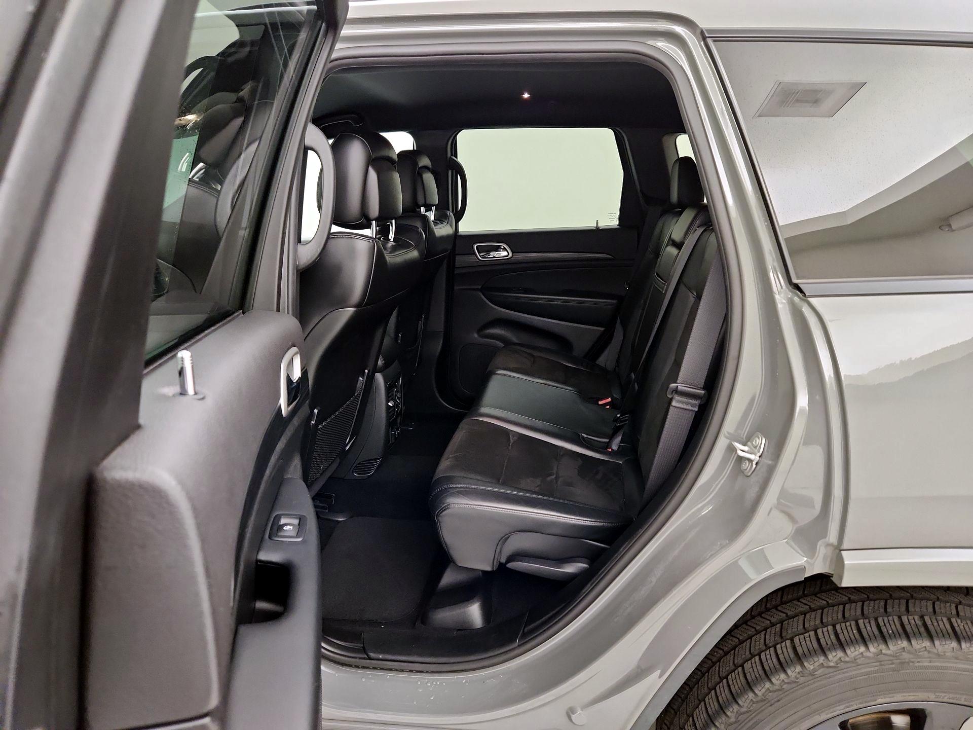 Thumbnail: 2020 Jeep Grand Cherokee - 20