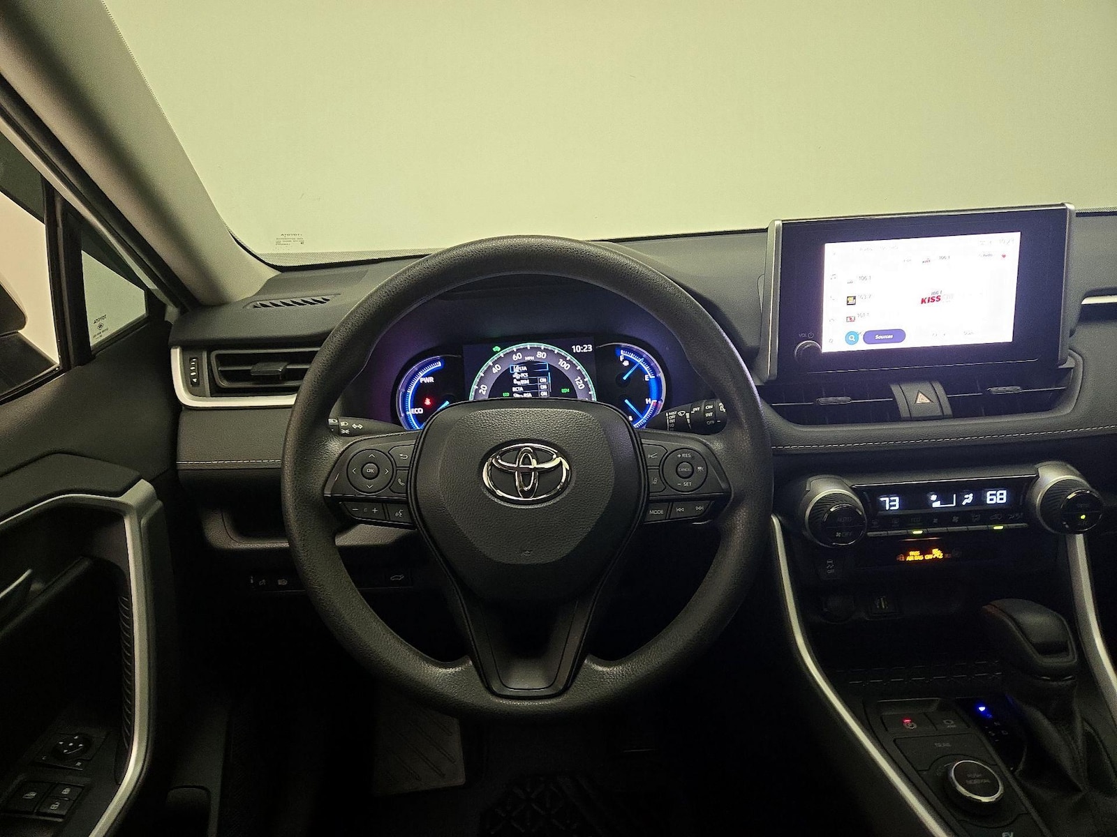 2024 Toyota RAV4 XLE - Photo 11