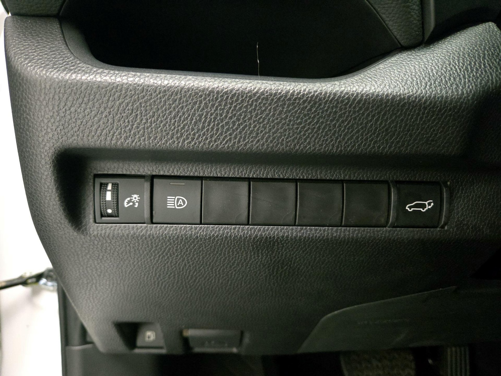 2024 Toyota RAV4 XLE - Photo 14