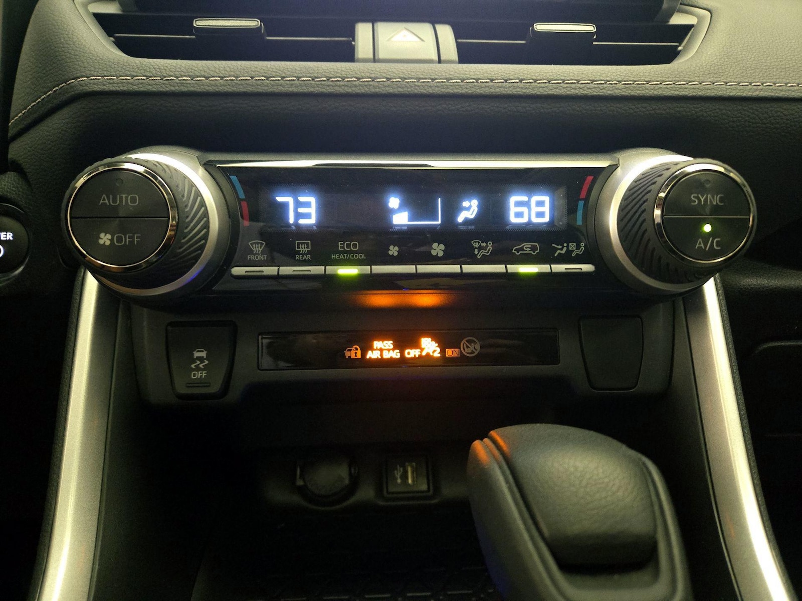 2024 Toyota RAV4 XLE - Photo 17
