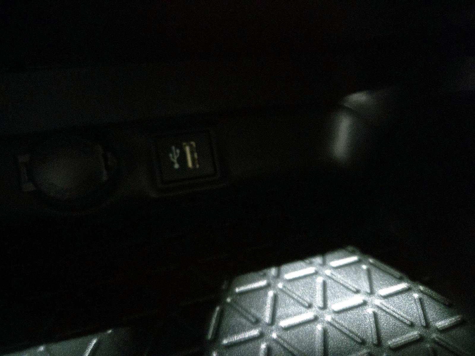 2024 Toyota RAV4 XLE - Photo 19