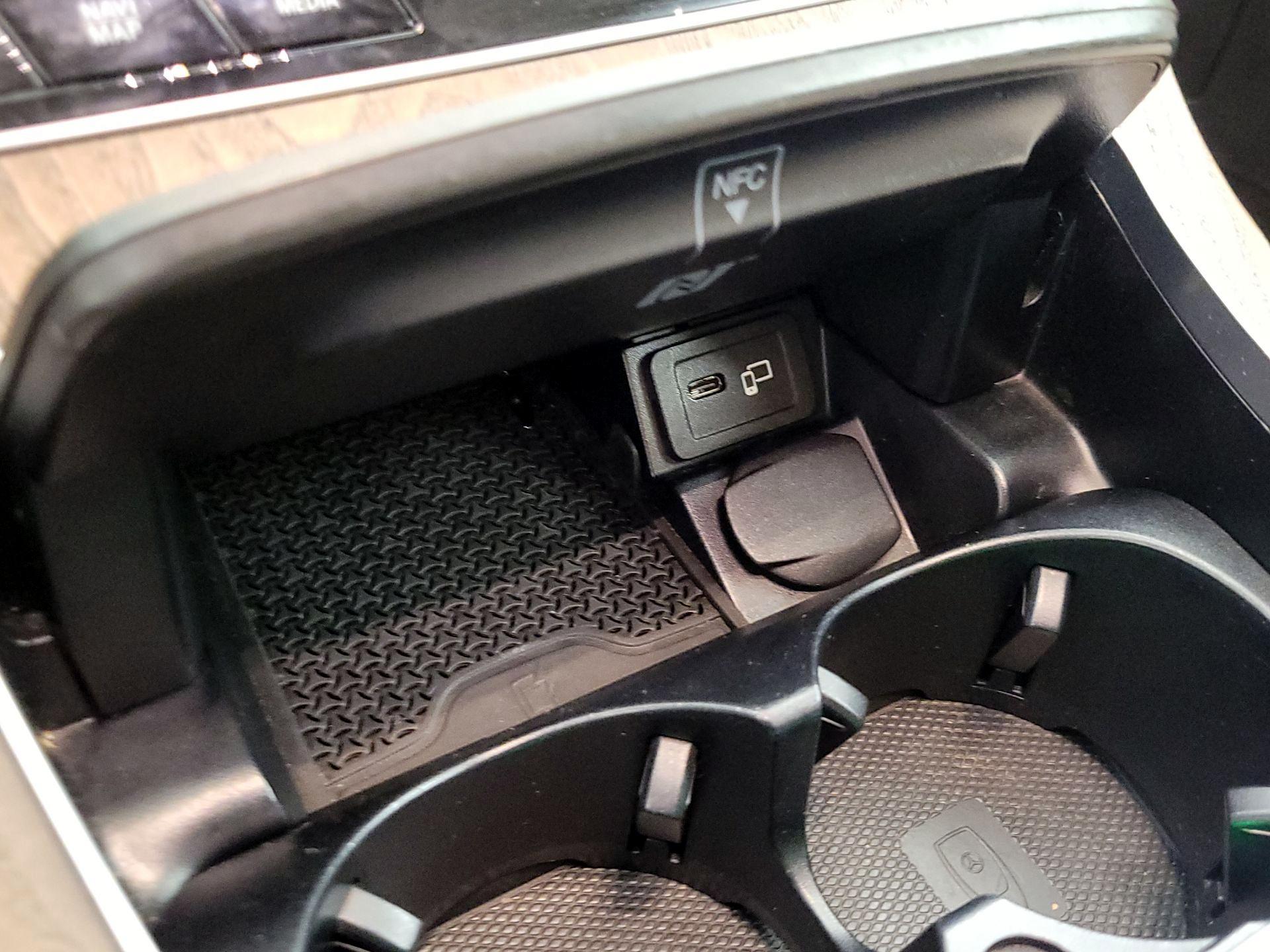 Thumbnail: 2021 Mercedes-Benz E-Class - 19