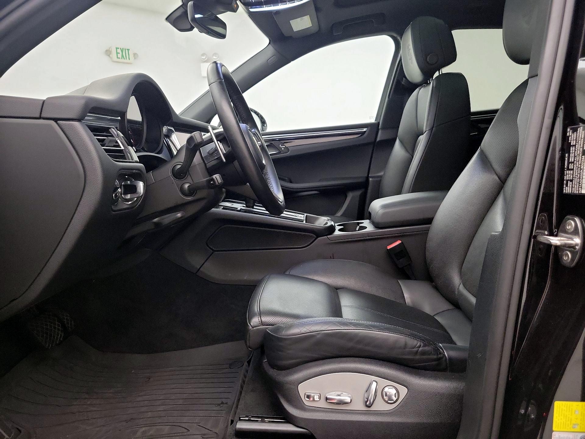 Thumbnail: 2023 Porsche Macan - 11