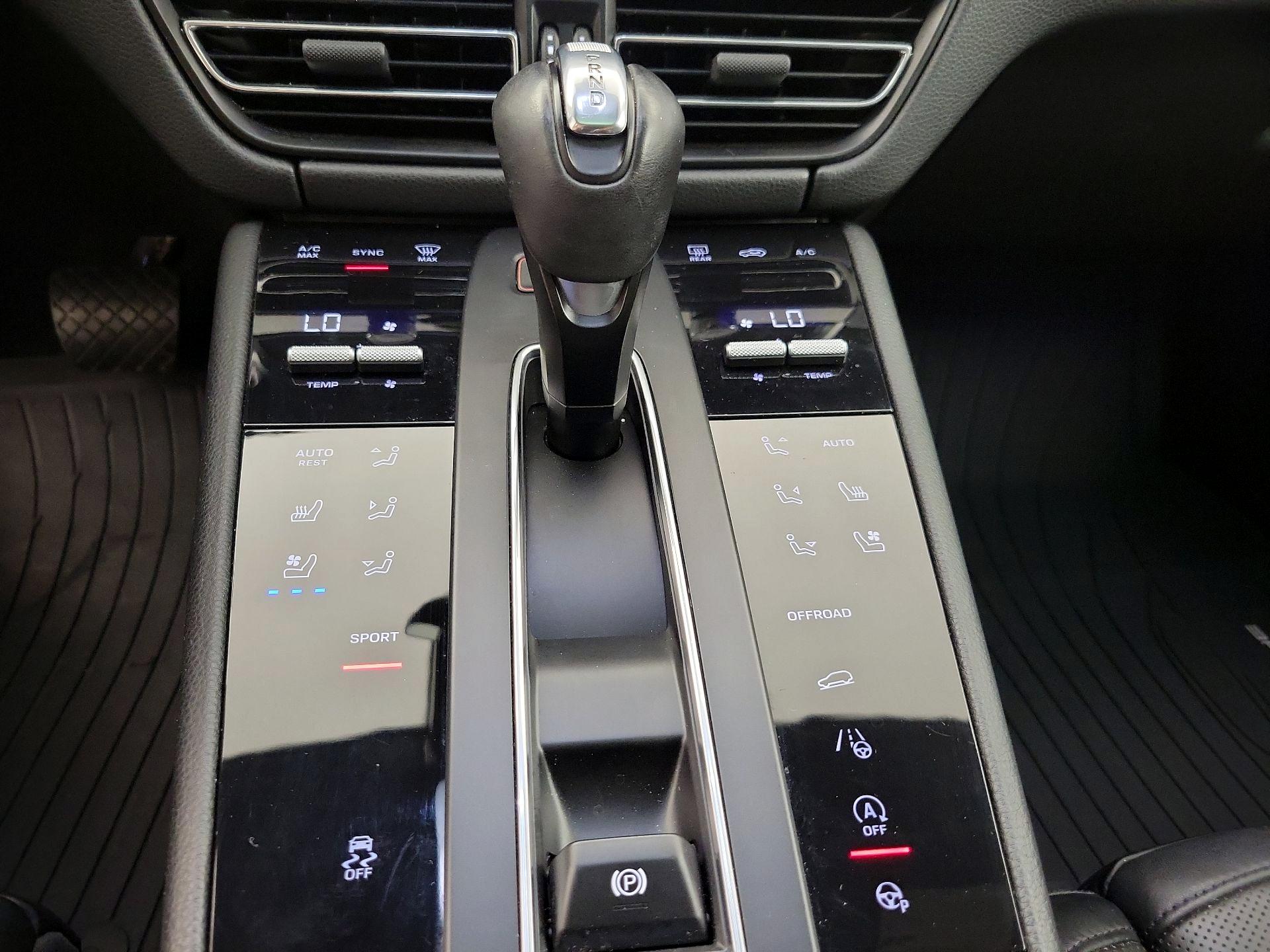 Thumbnail: 2023 Porsche Macan - 18