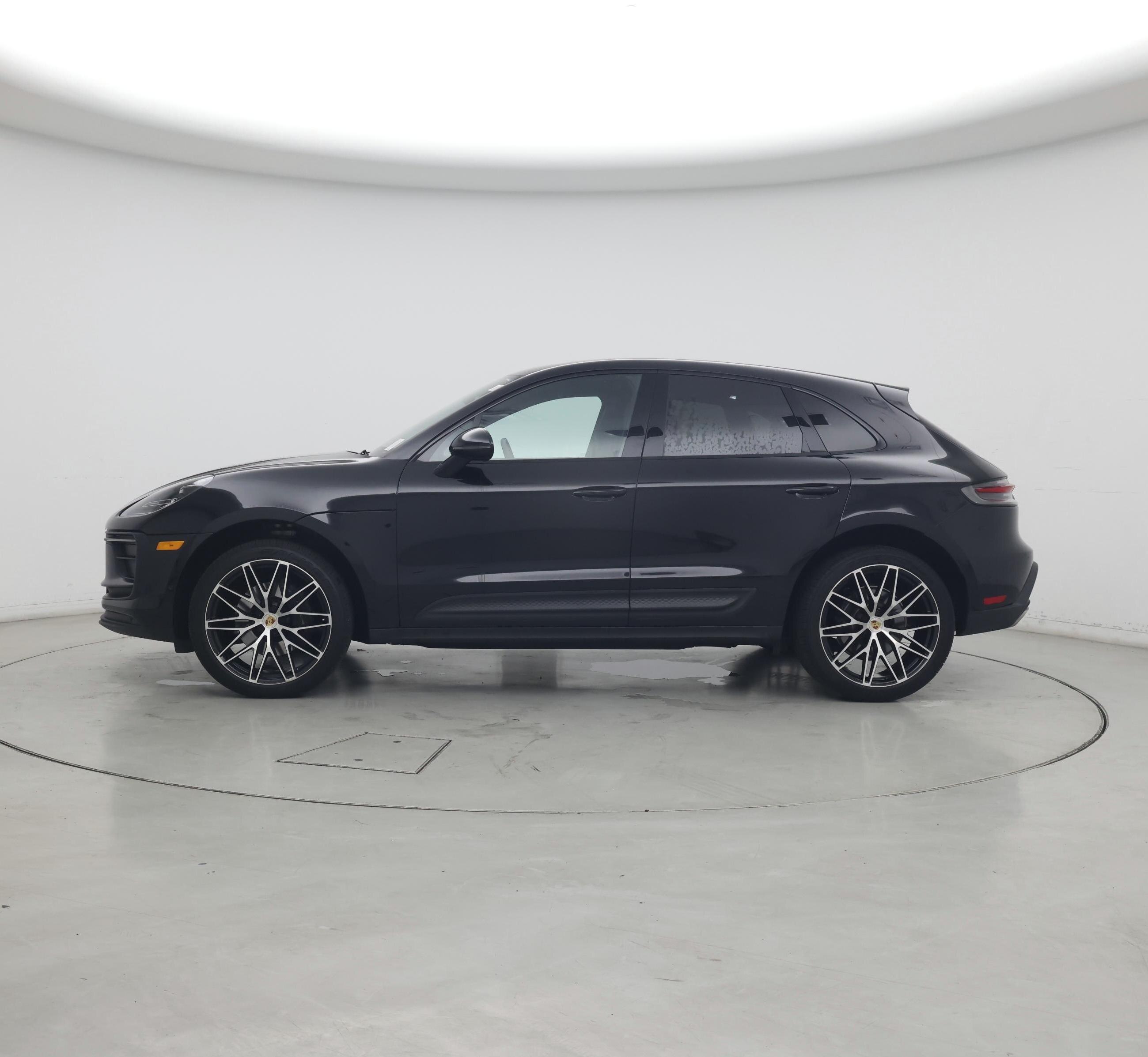 Thumbnail: 2023 Porsche Macan - 3