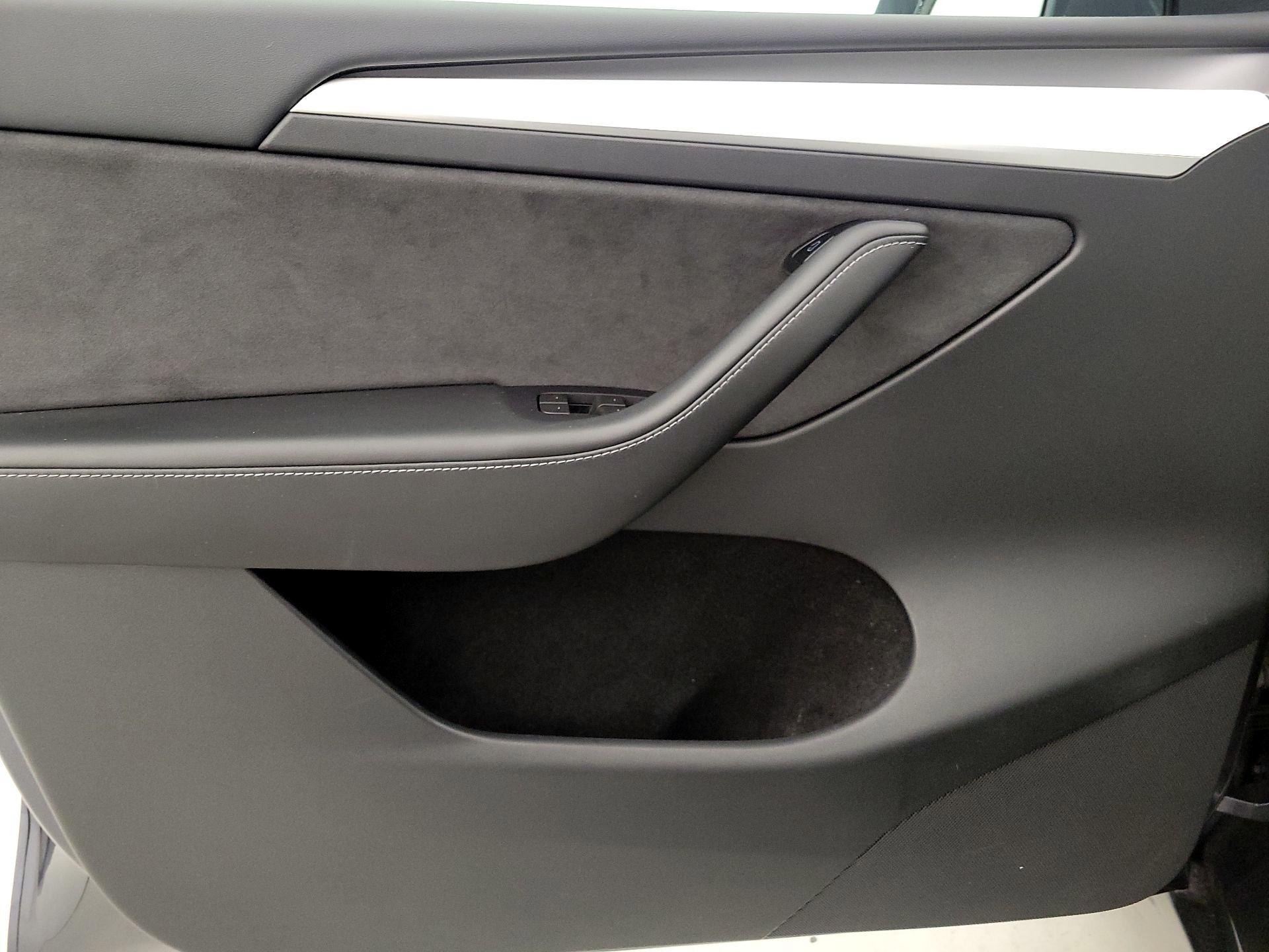 Thumbnail: 2023 Tesla Model Y - 12
