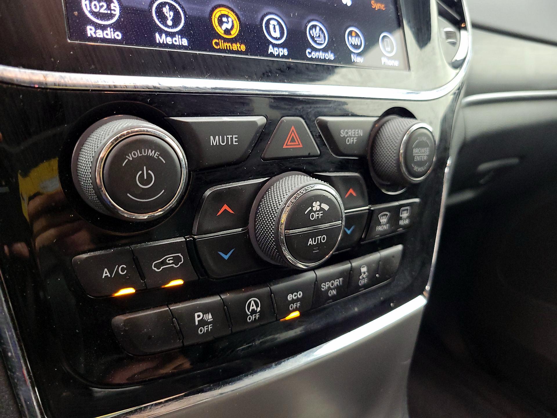 Thumbnail: 2019 Jeep Grand Cherokee - 17