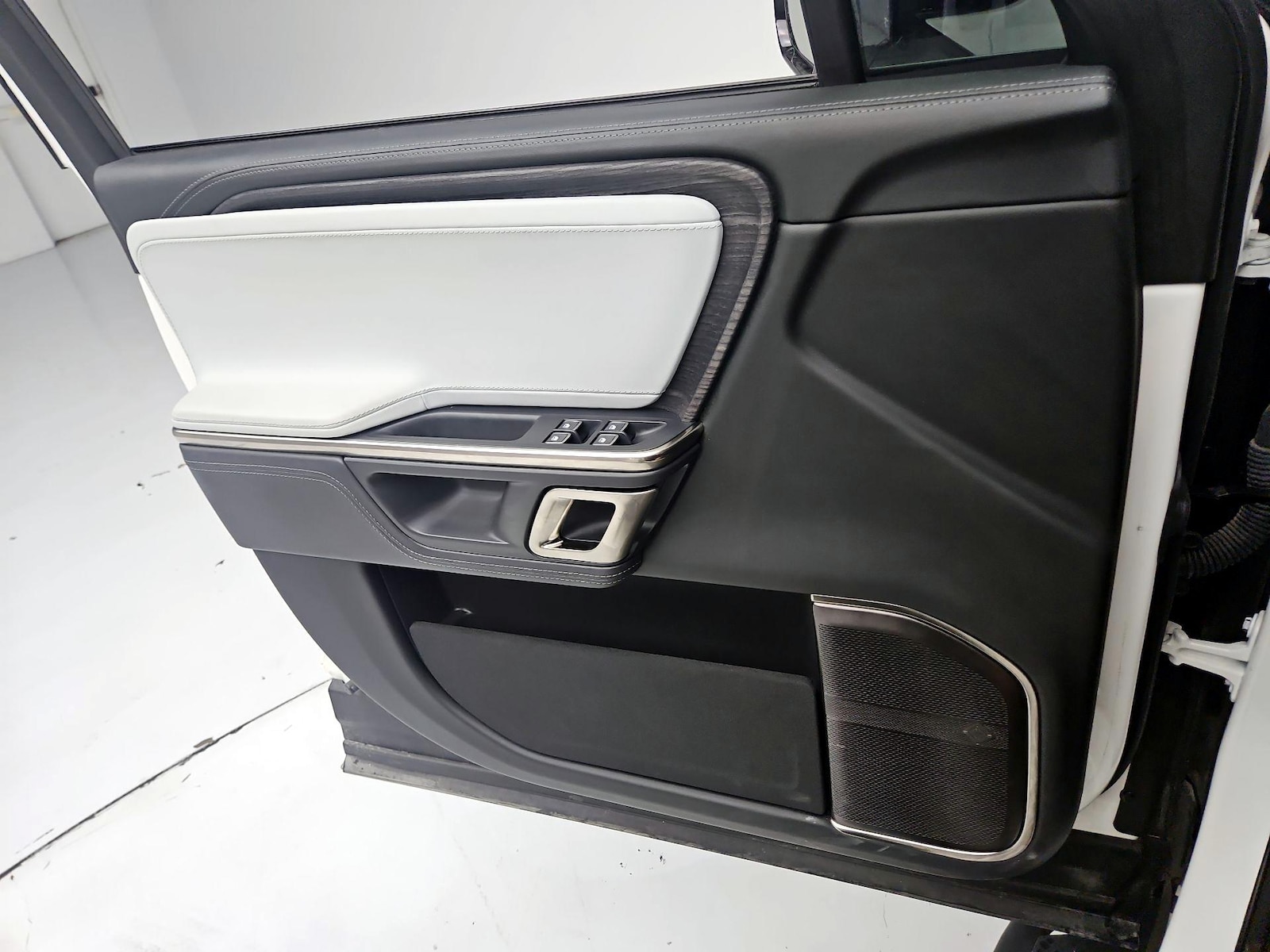 2023 Rivian R1T Adventure - Photo 13