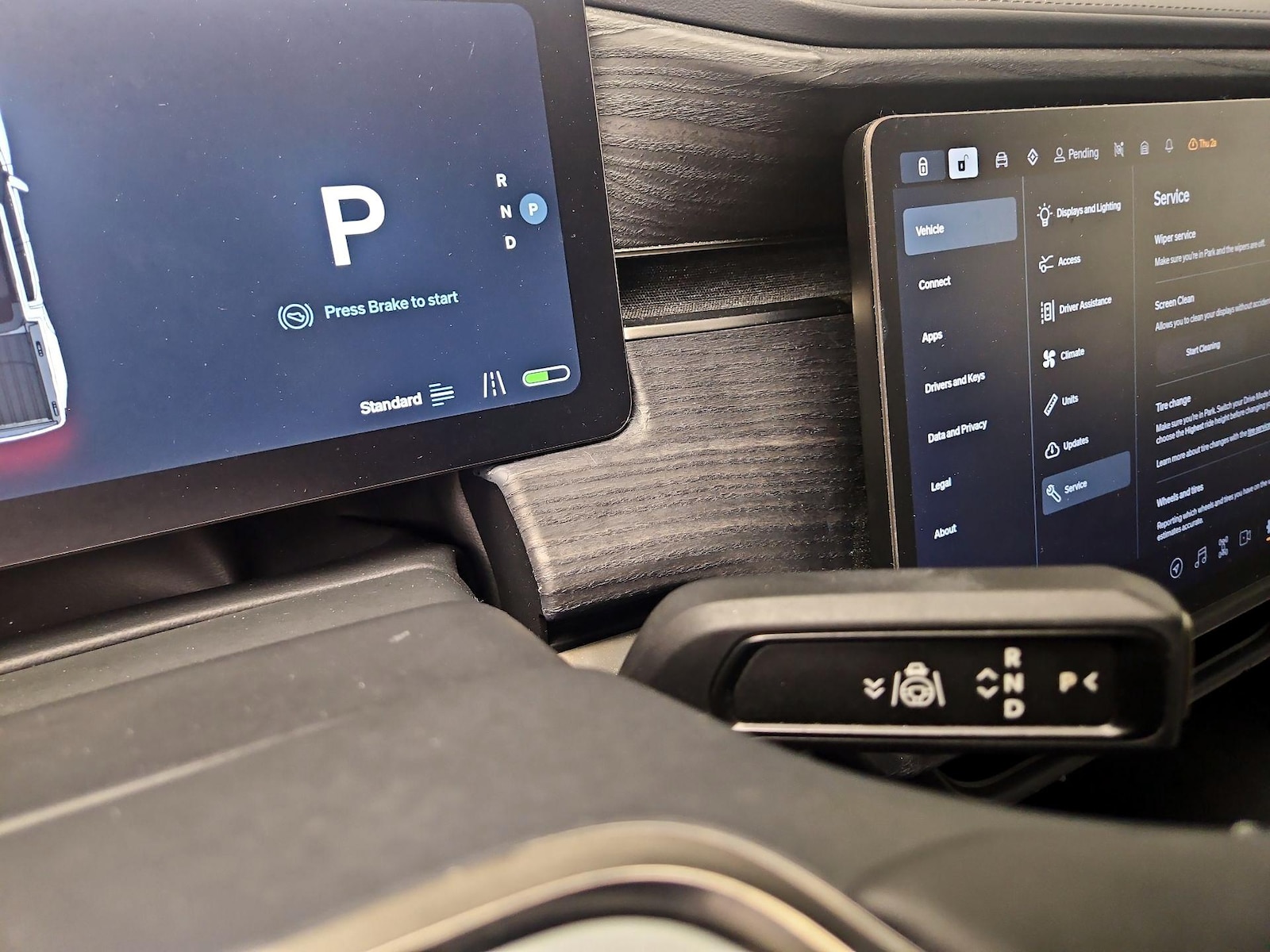 2023 Rivian R1T Adventure - Photo 18