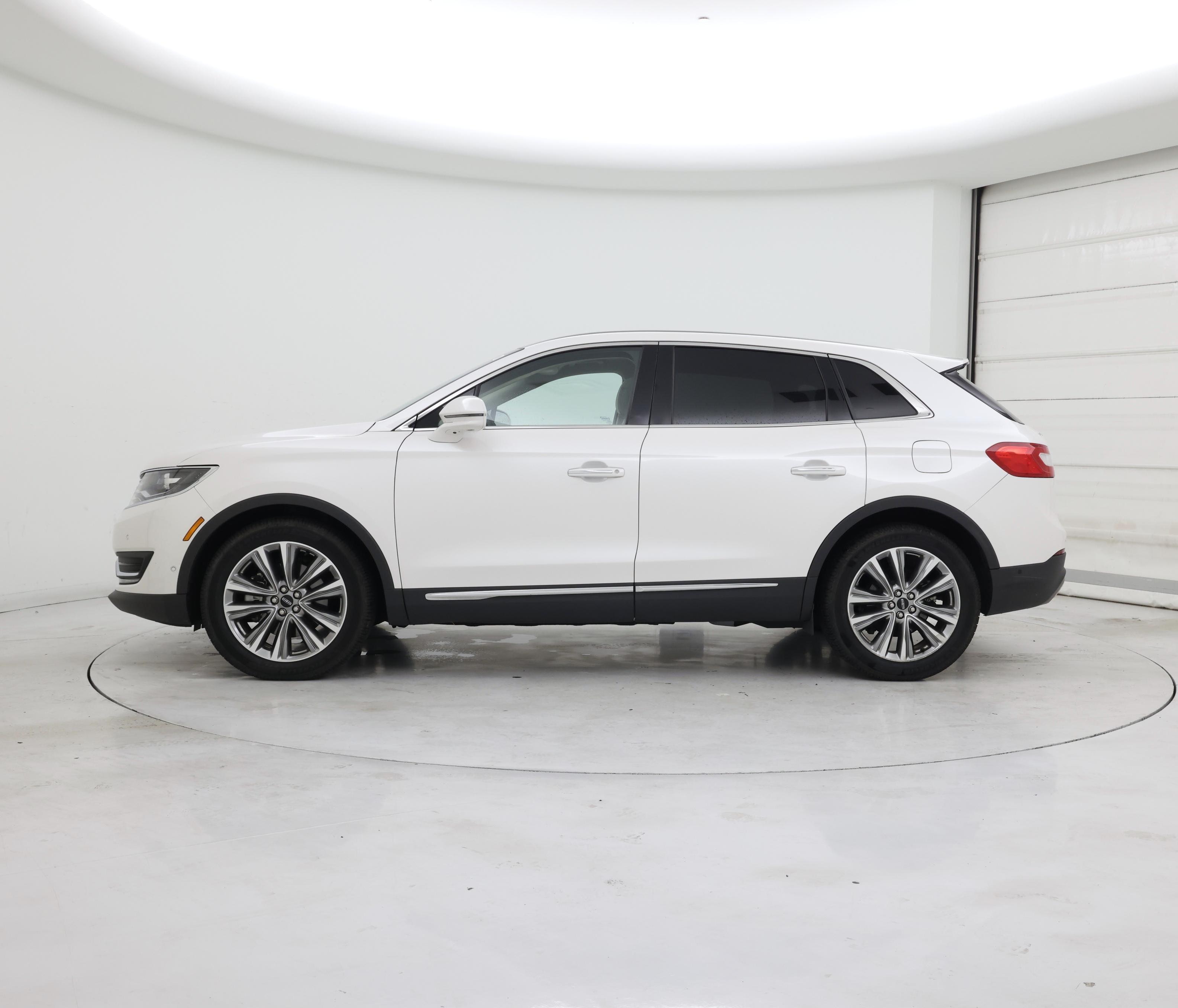 Thumbnail: 2018 Lincoln MKX - 3