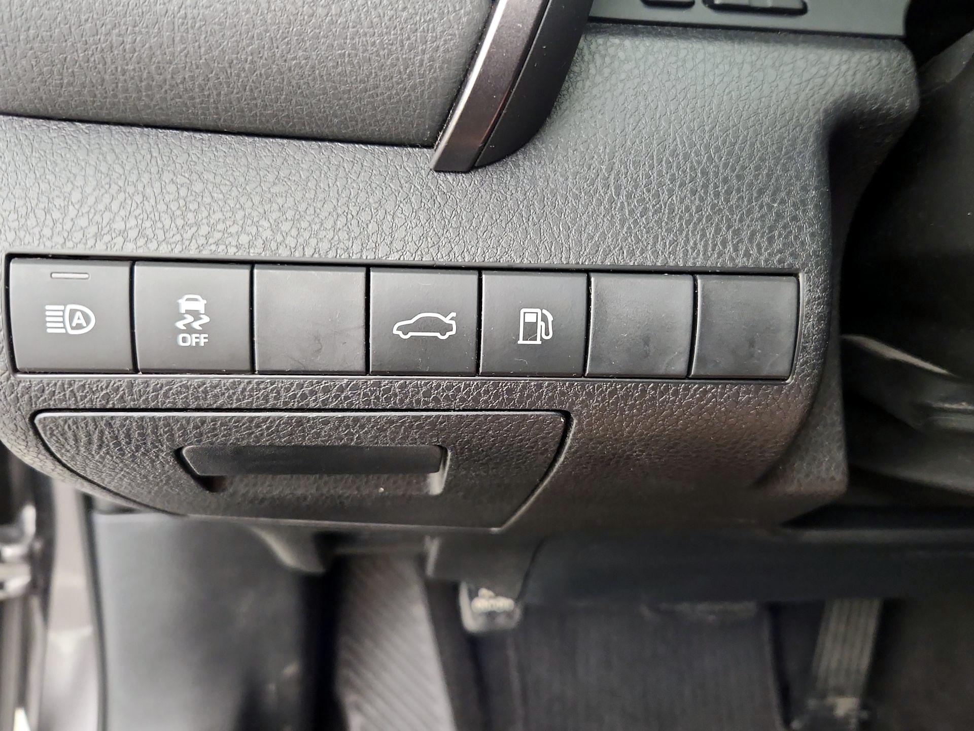 Thumbnail: 2018 Toyota Camry - 13