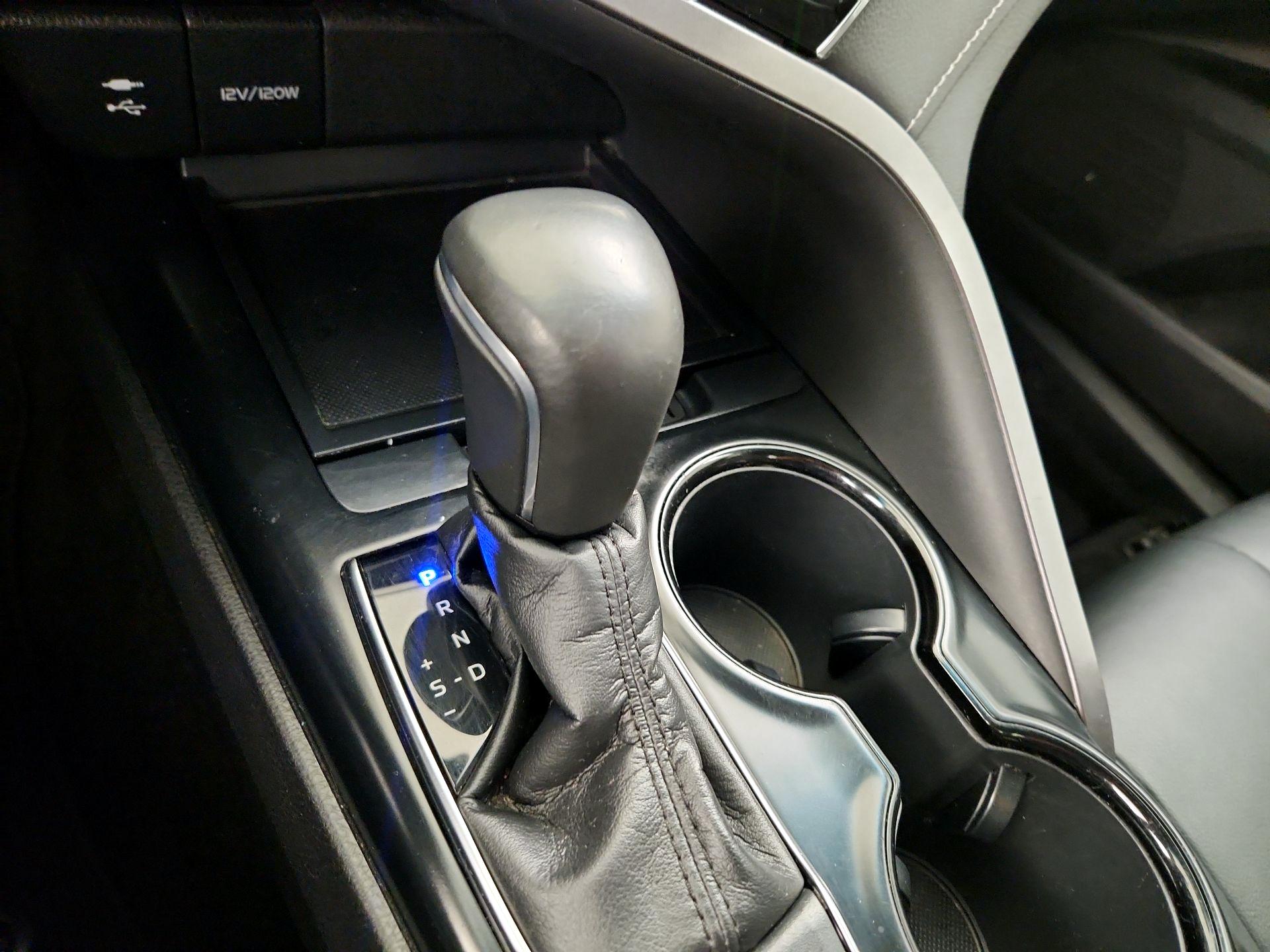 Thumbnail: 2018 Toyota Camry - 17