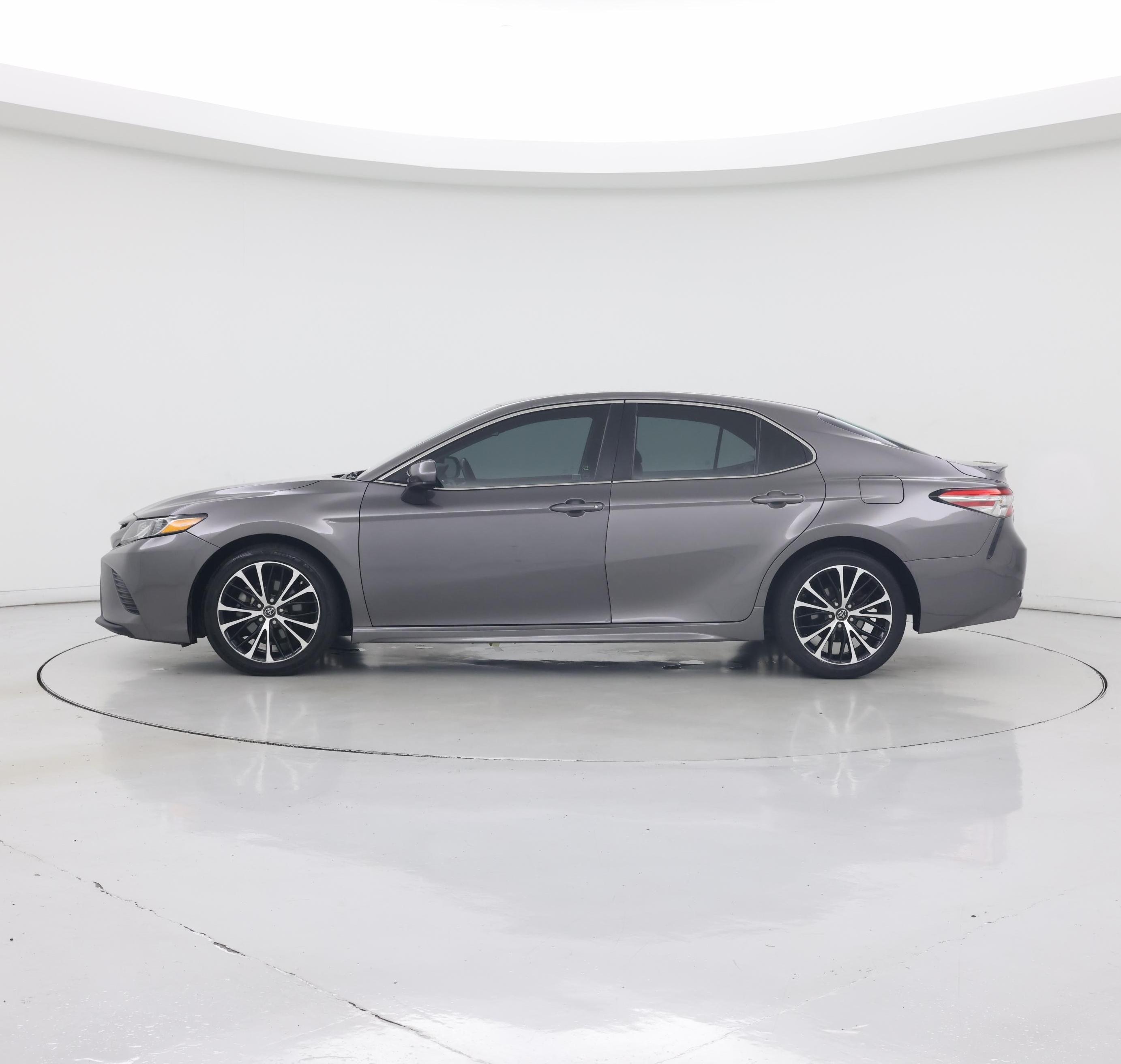 Thumbnail: 2018 Toyota Camry - 3