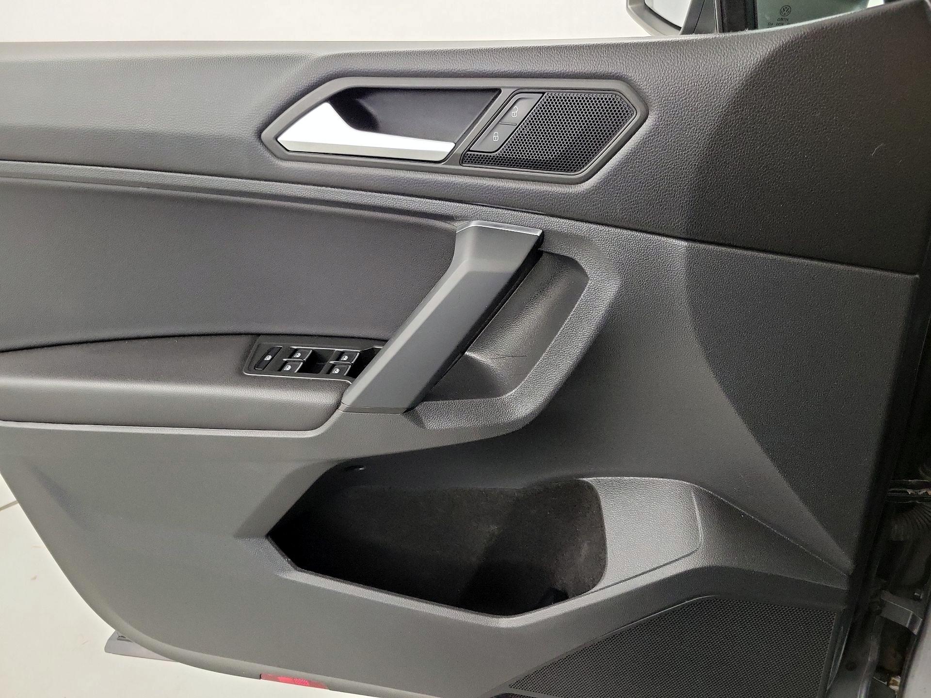 Thumbnail: 2019 Volkswagen Tiguan - 12