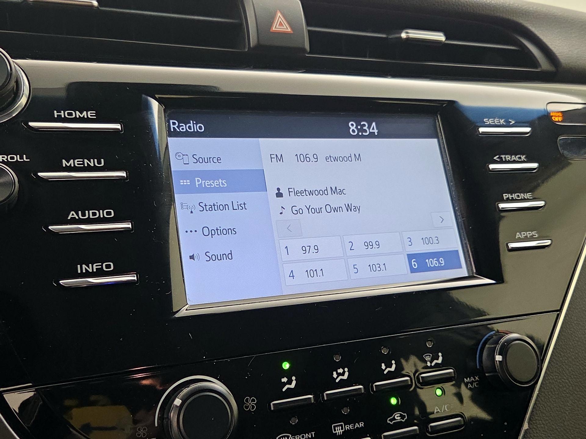 Thumbnail: 2018 Toyota Camry - 15
