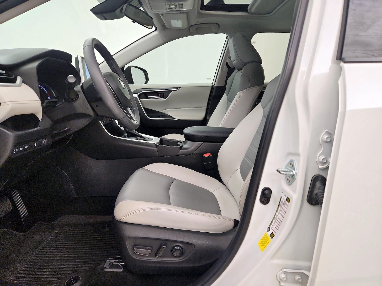 2024 Toyota RAV4 XLE Premium - Photo 12