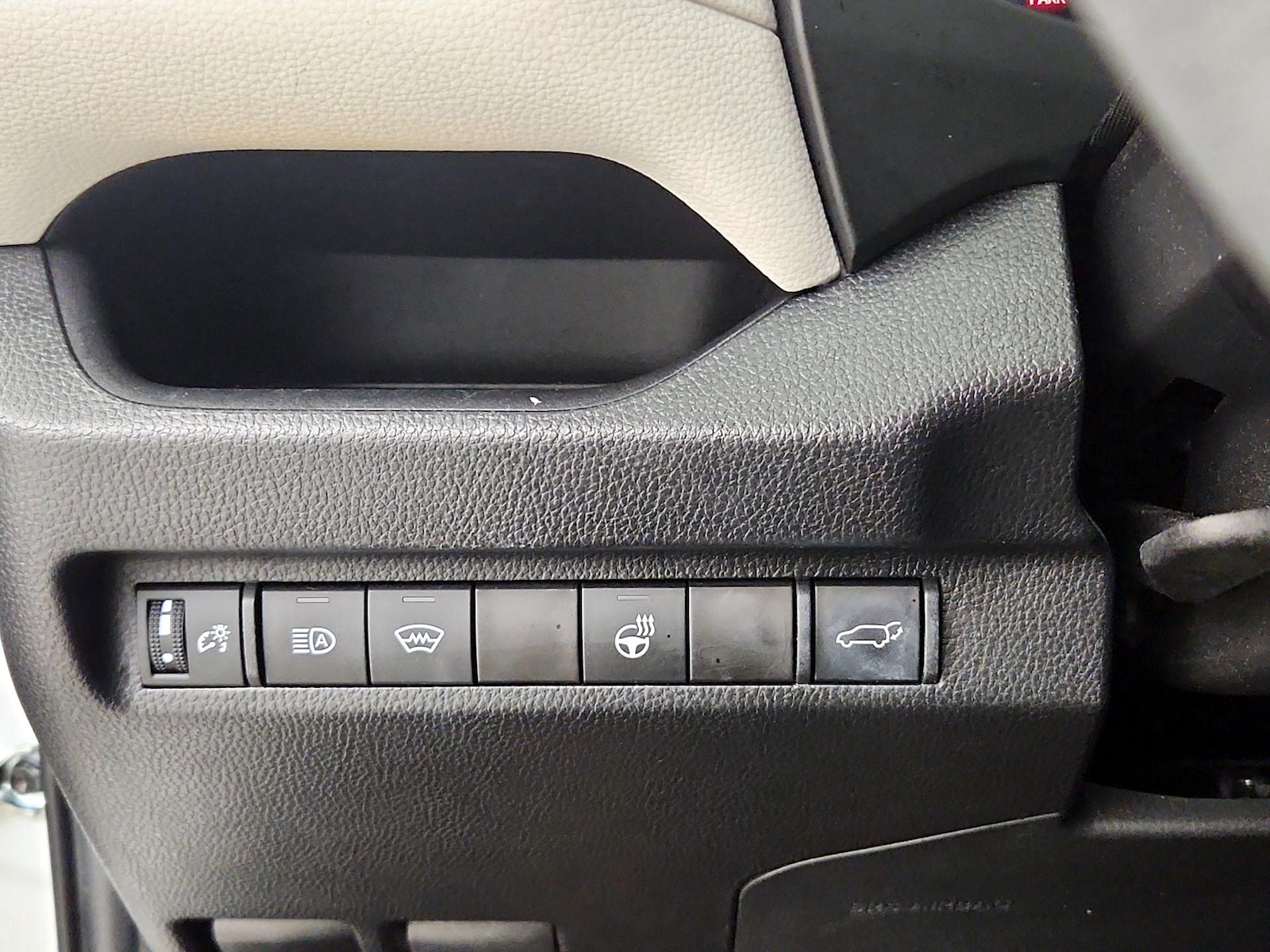2024 Toyota RAV4 XLE Premium - Photo 14