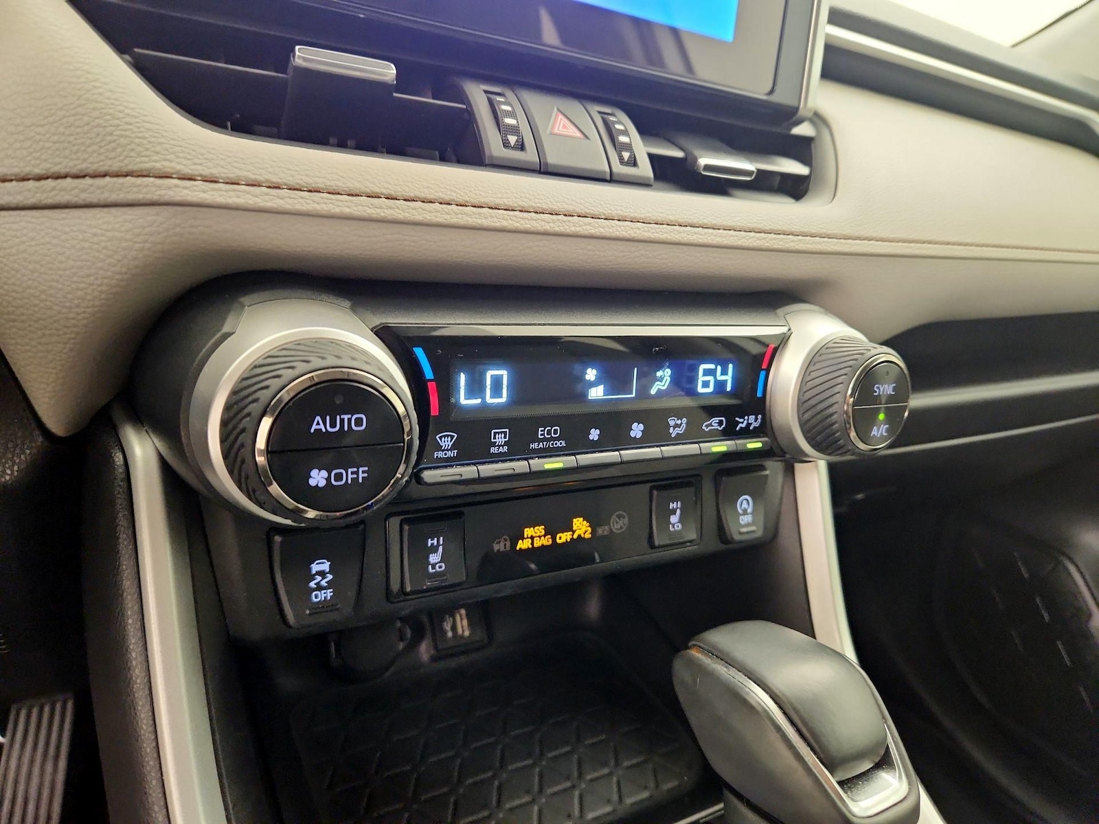 2024 Toyota RAV4 XLE Premium - Photo 17
