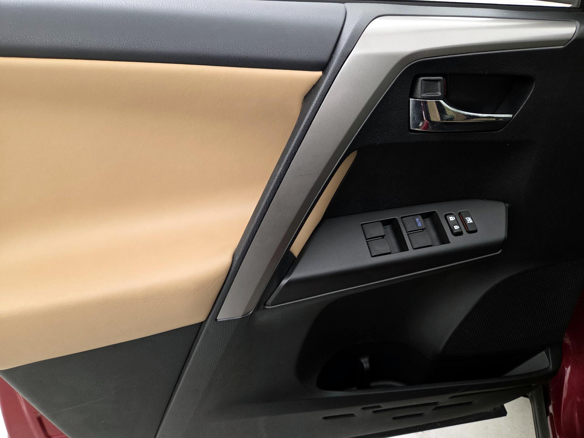 Thumbnail: 2018 Toyota RAV4 - 12