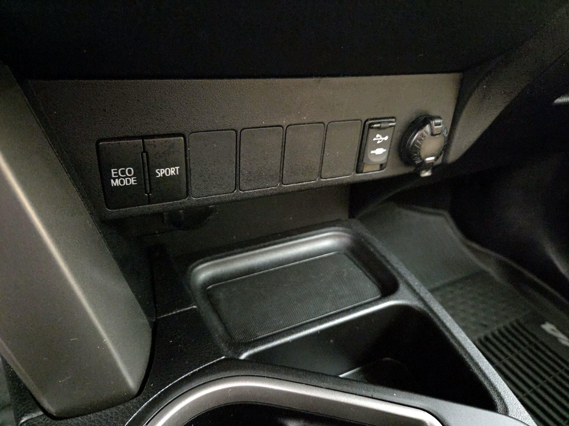Thumbnail: 2018 Toyota RAV4 - 18