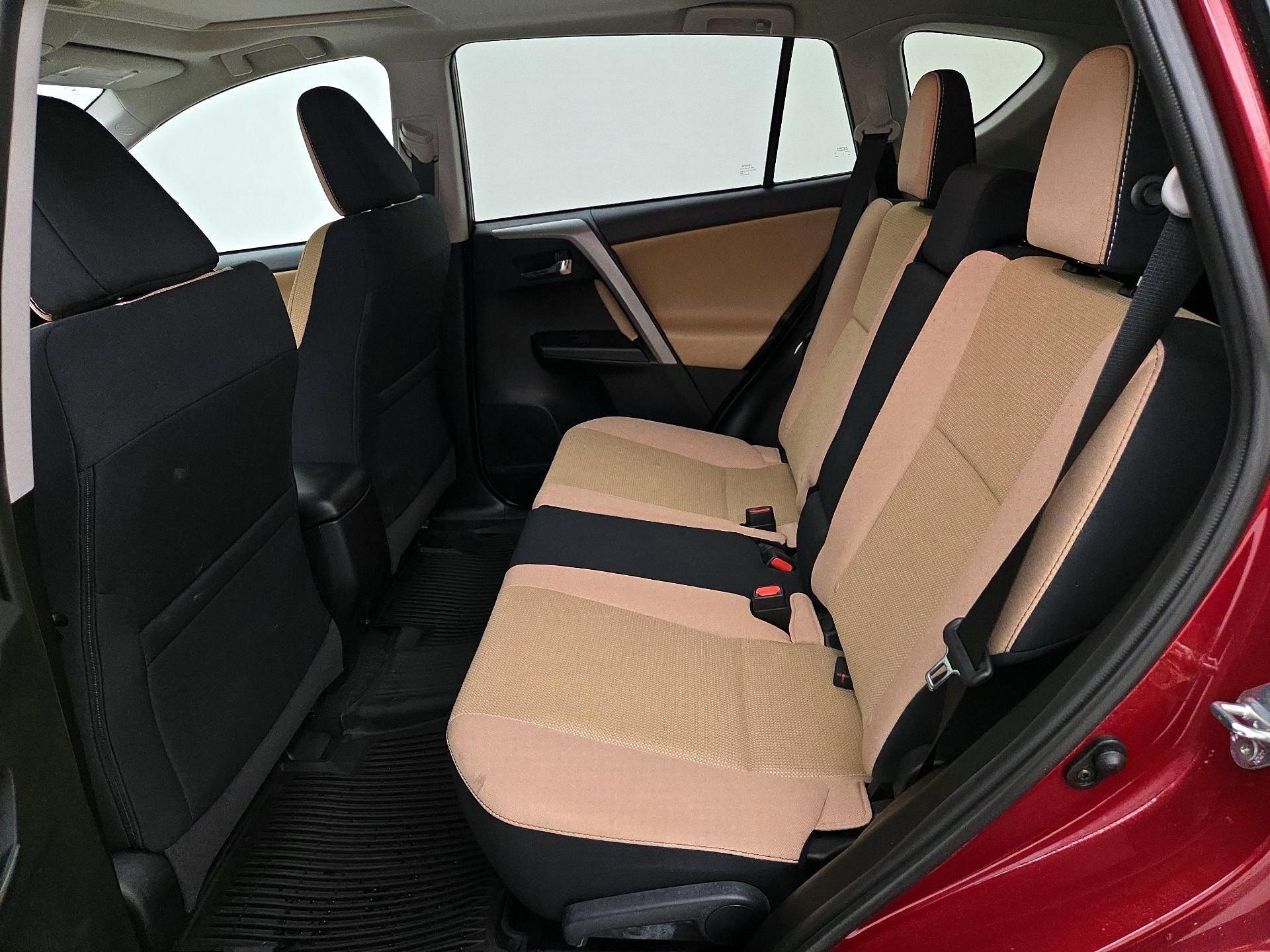 Thumbnail: 2018 Toyota RAV4 - 20