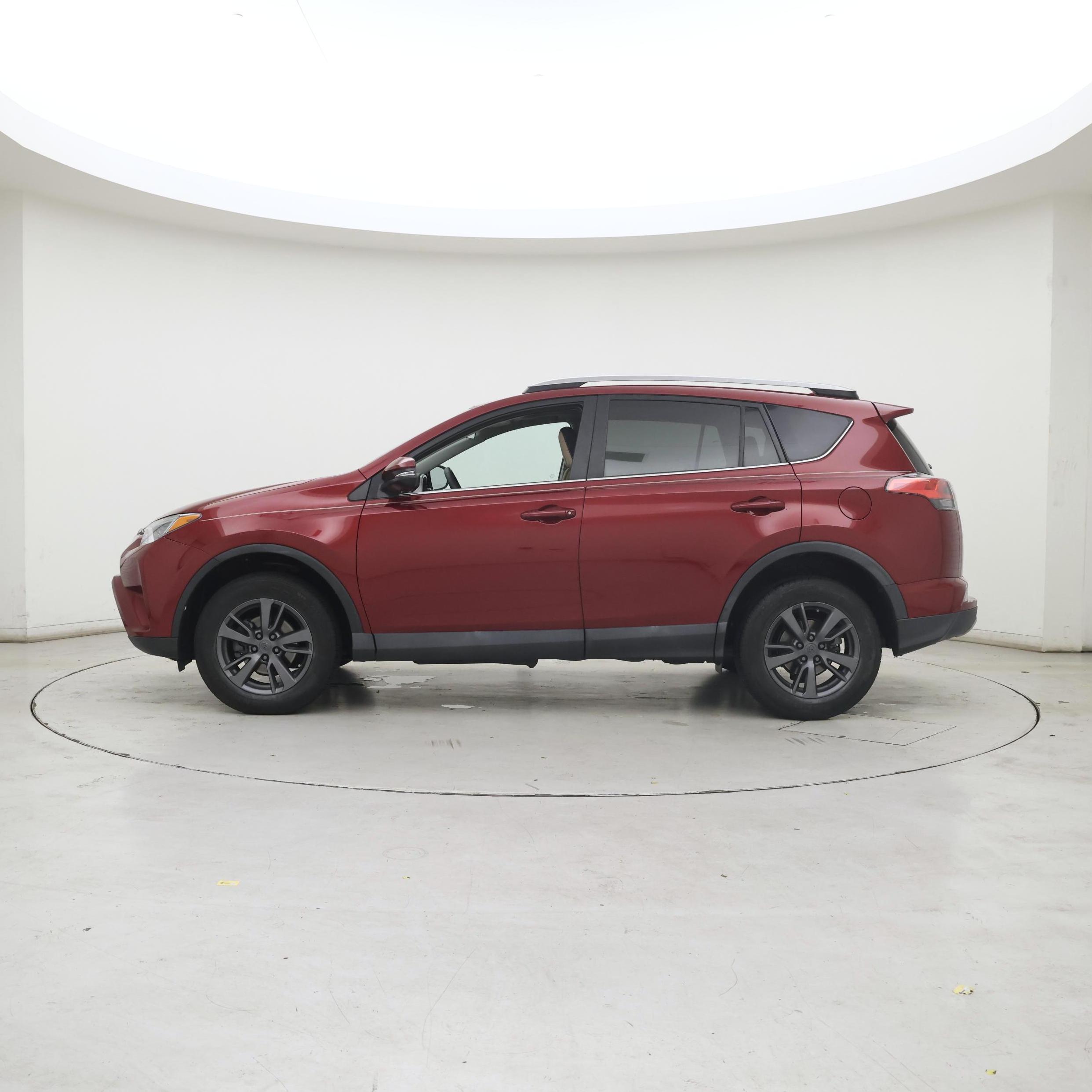 Thumbnail: 2018 Toyota RAV4 - 3