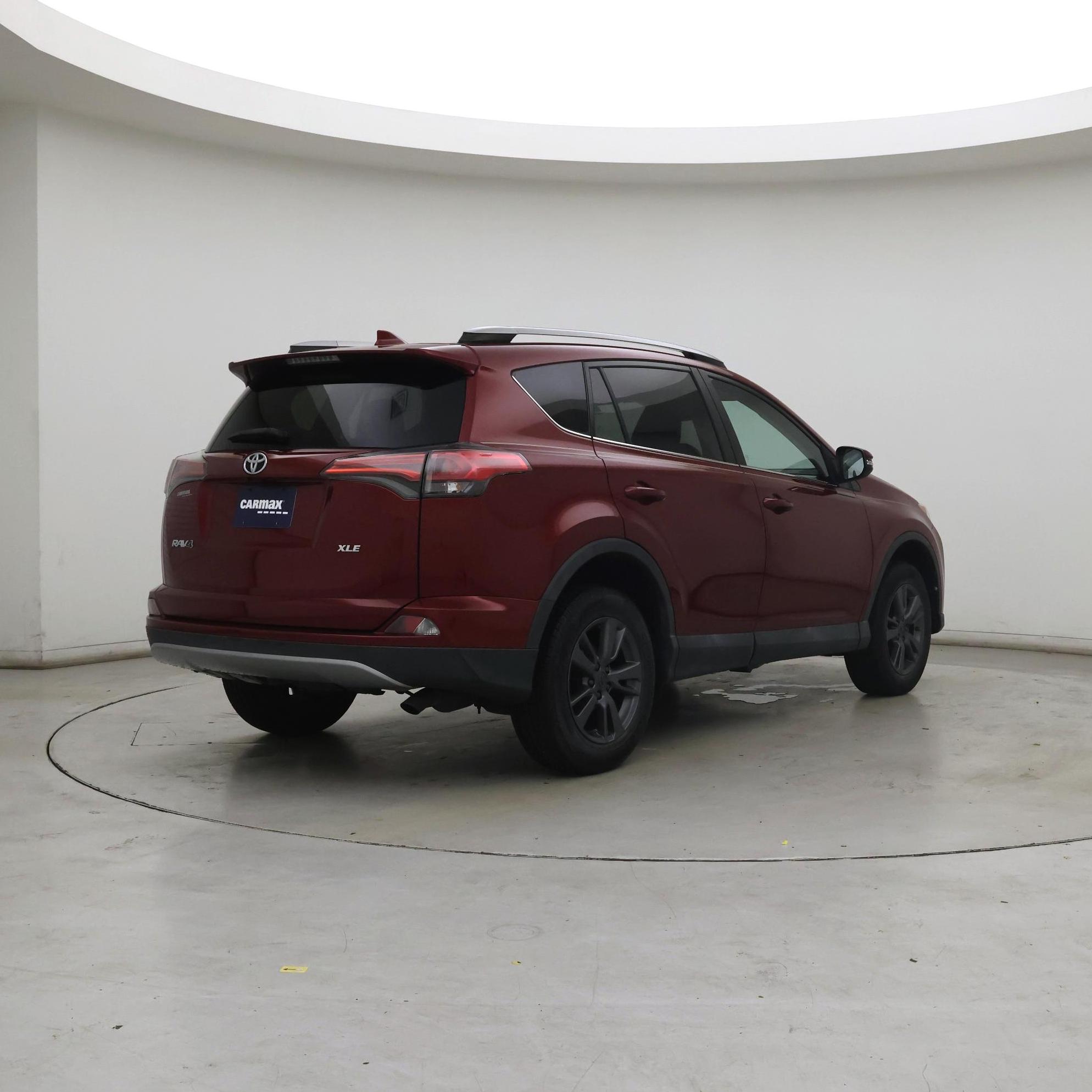Thumbnail: 2018 Toyota RAV4 - 8