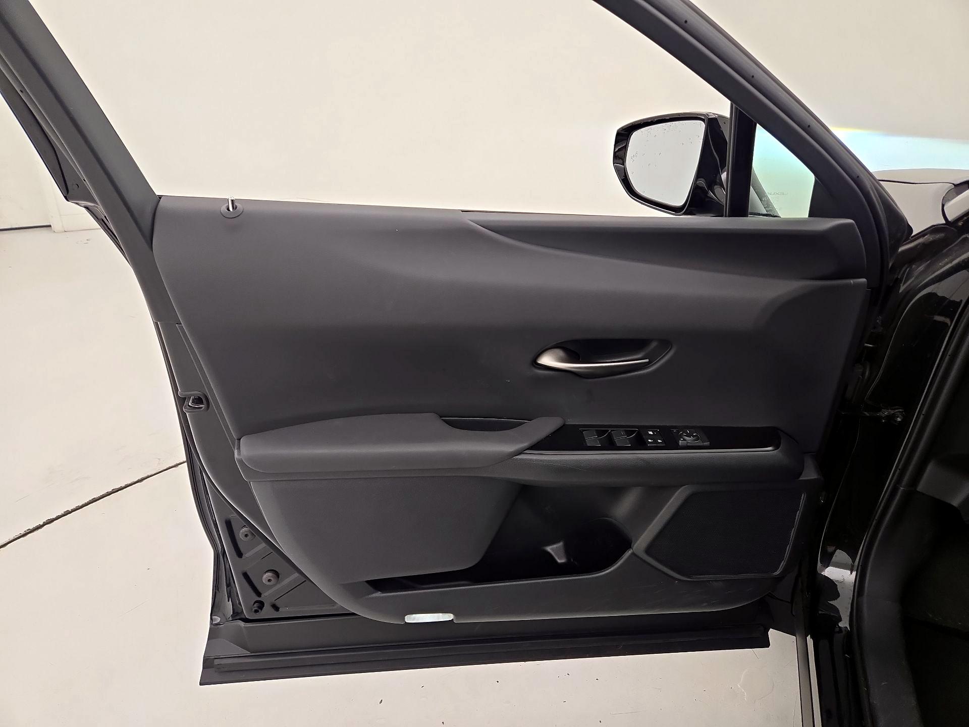 Thumbnail: 2021 Lexus UX - 12