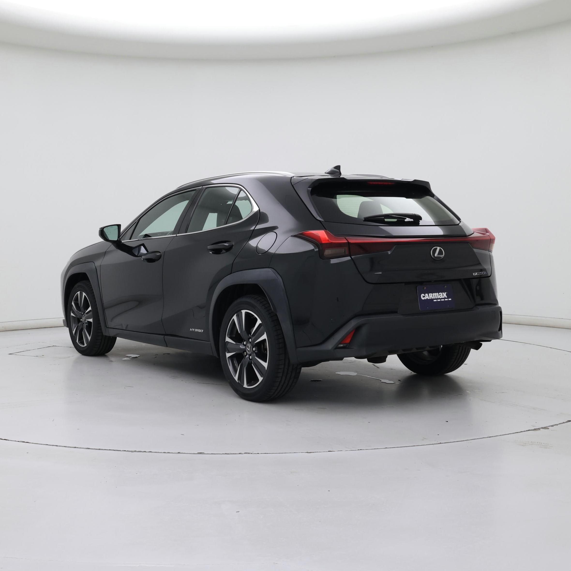 Thumbnail: 2021 Lexus UX - 2