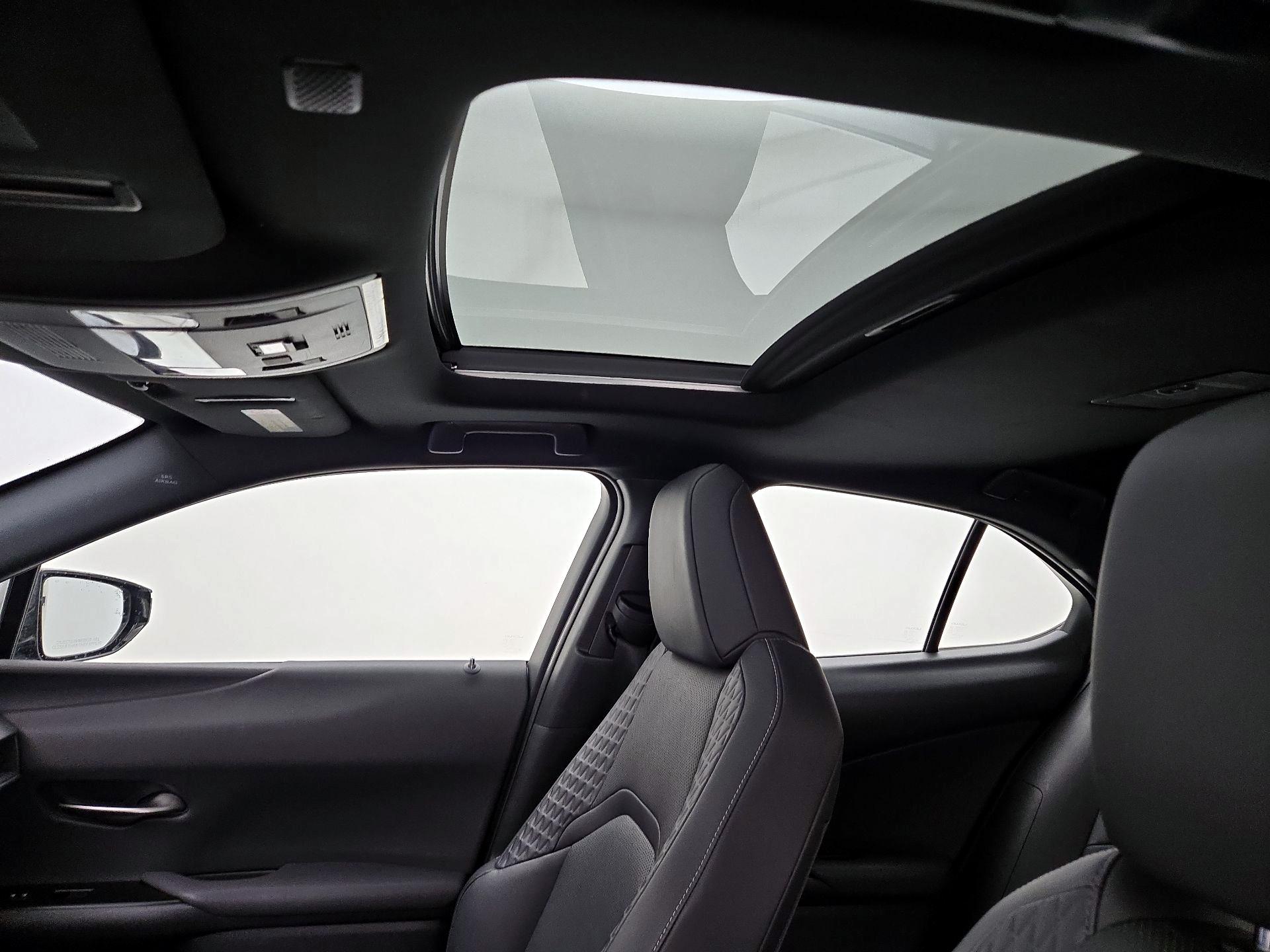 Thumbnail: 2021 Lexus UX - 19
