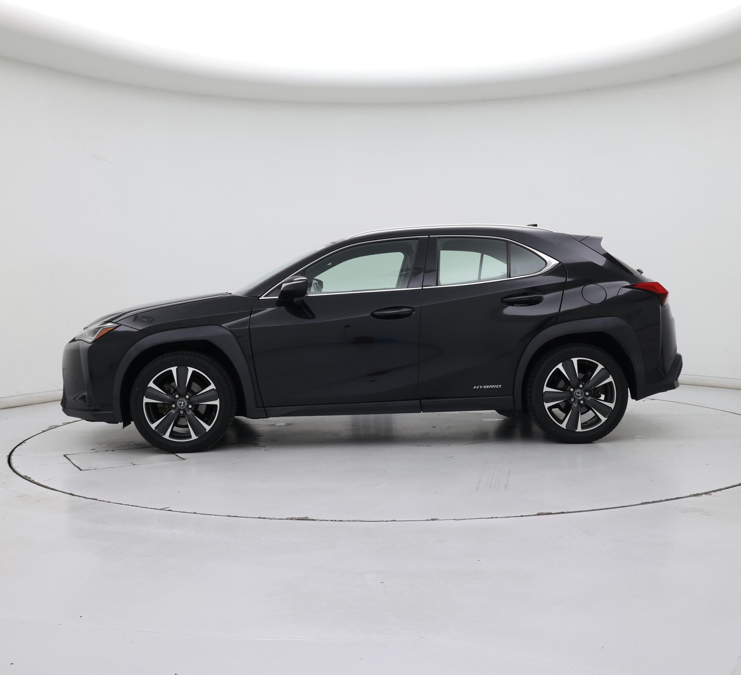 Thumbnail: 2021 Lexus UX - 3