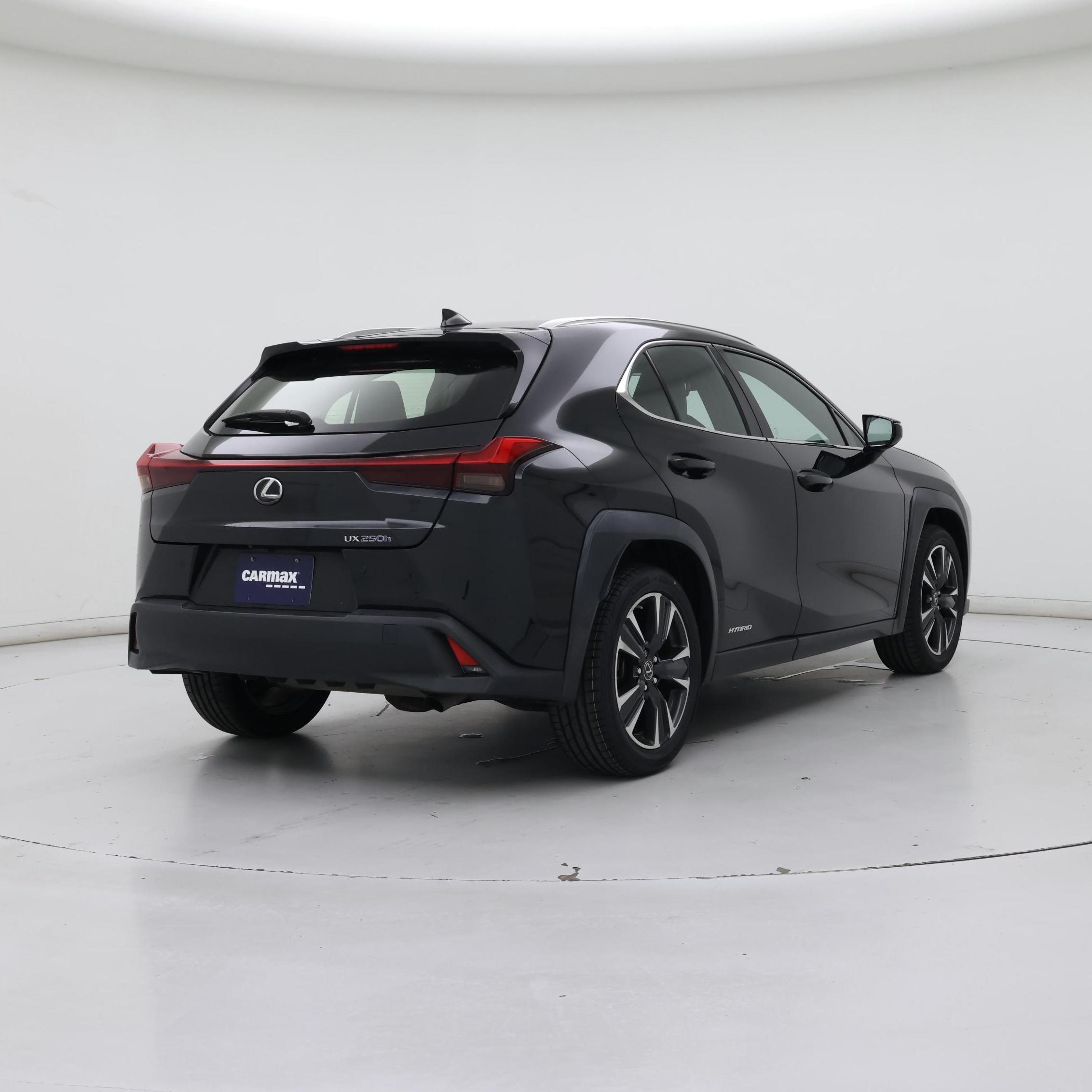 Thumbnail: 2021 Lexus UX - 8