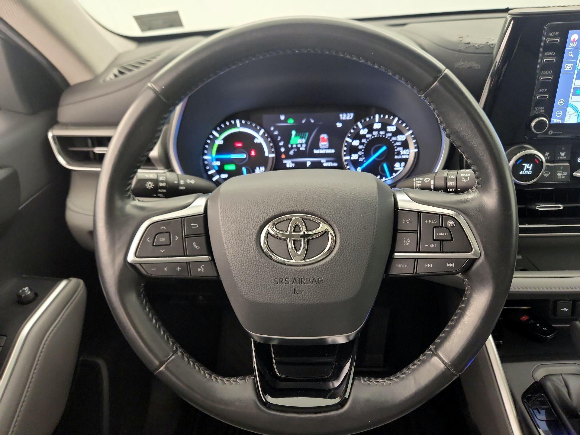Thumbnail: 2021 Toyota Highlander - 10