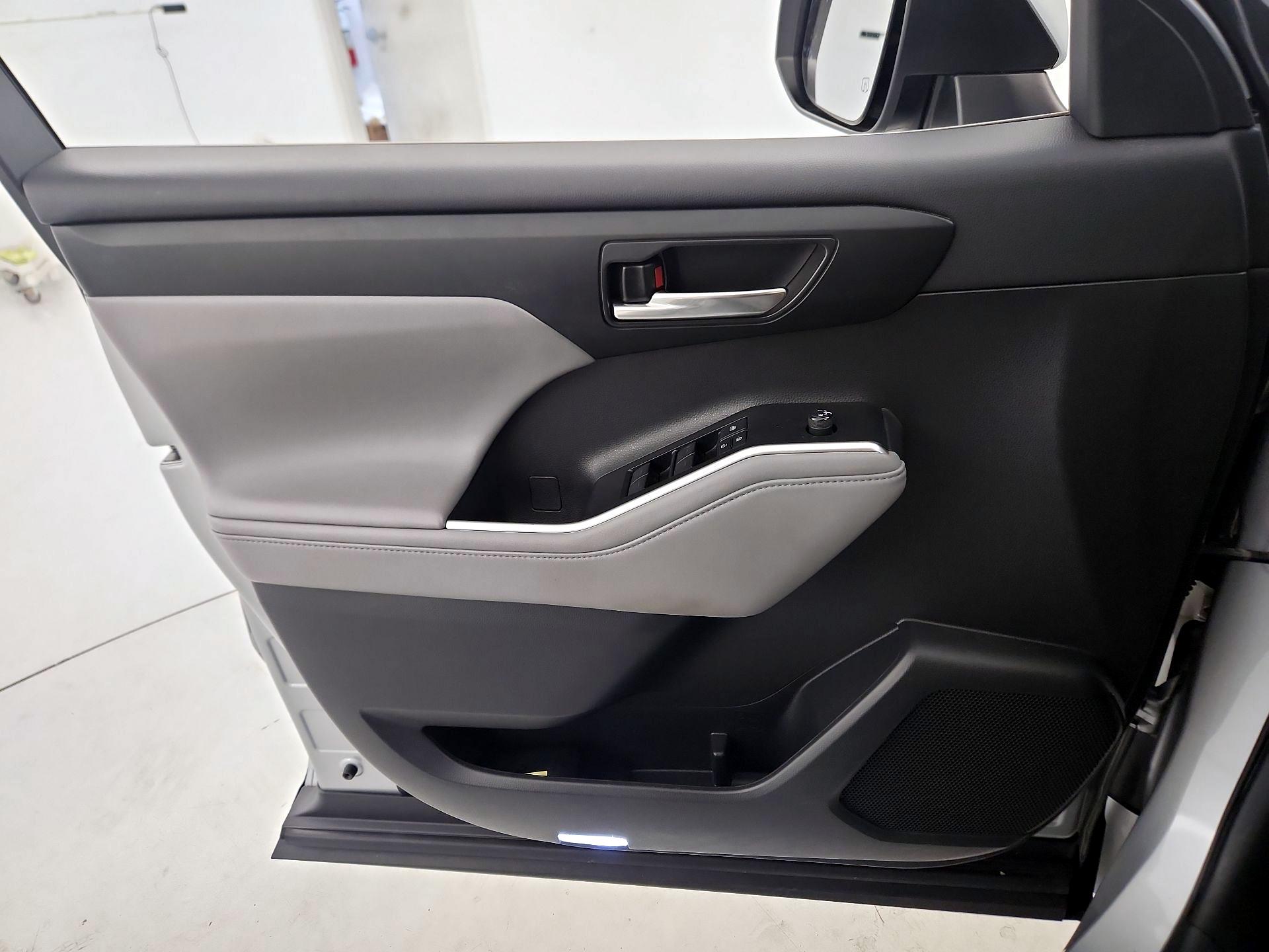 Thumbnail: 2021 Toyota Highlander - 12