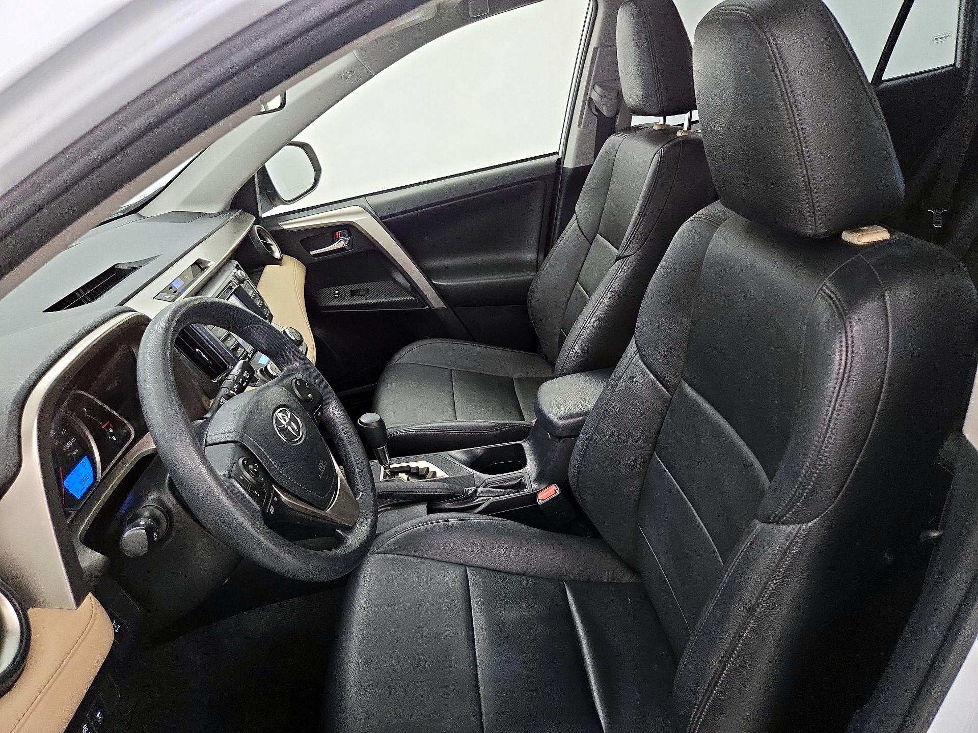 Thumbnail: 2015 Toyota RAV4 - 11