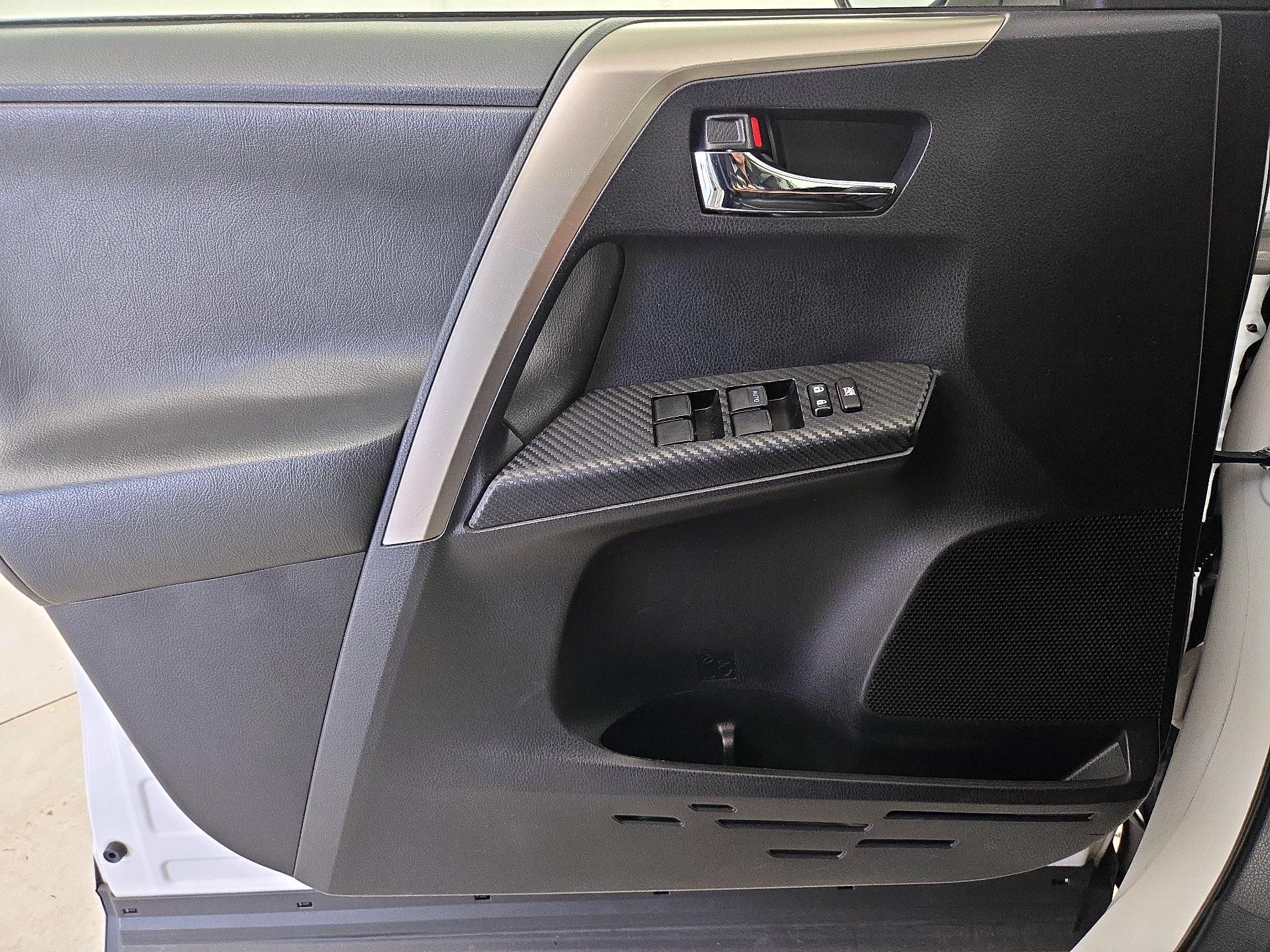 Thumbnail: 2015 Toyota RAV4 - 12