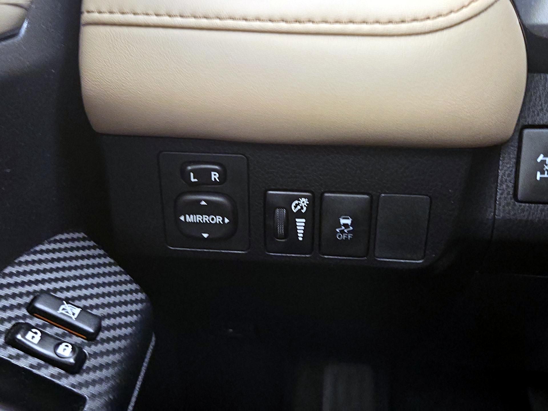 Thumbnail: 2015 Toyota RAV4 - 13