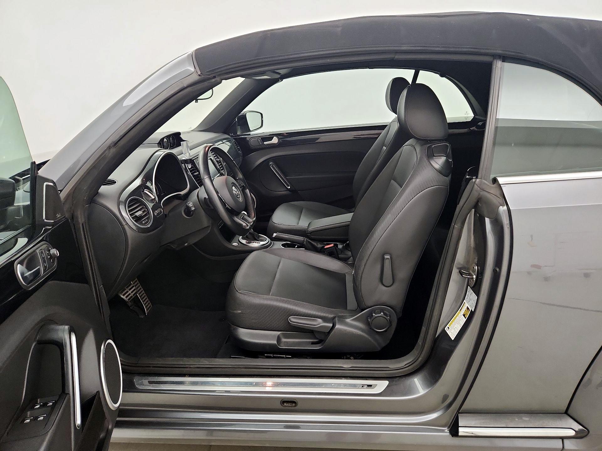 Thumbnail: 2015 Volkswagen Beetle - 11
