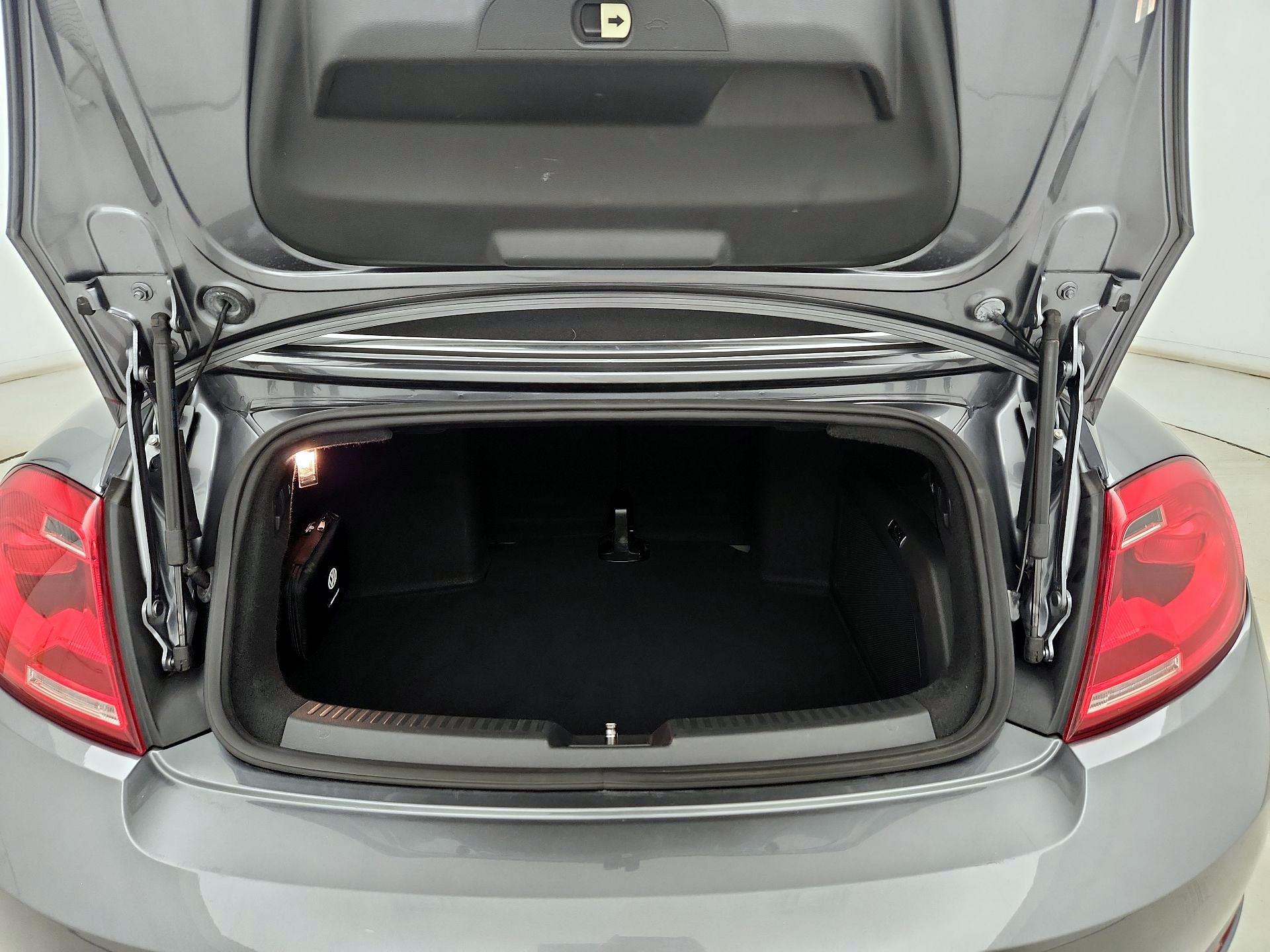 Thumbnail: 2015 Volkswagen Beetle - 18