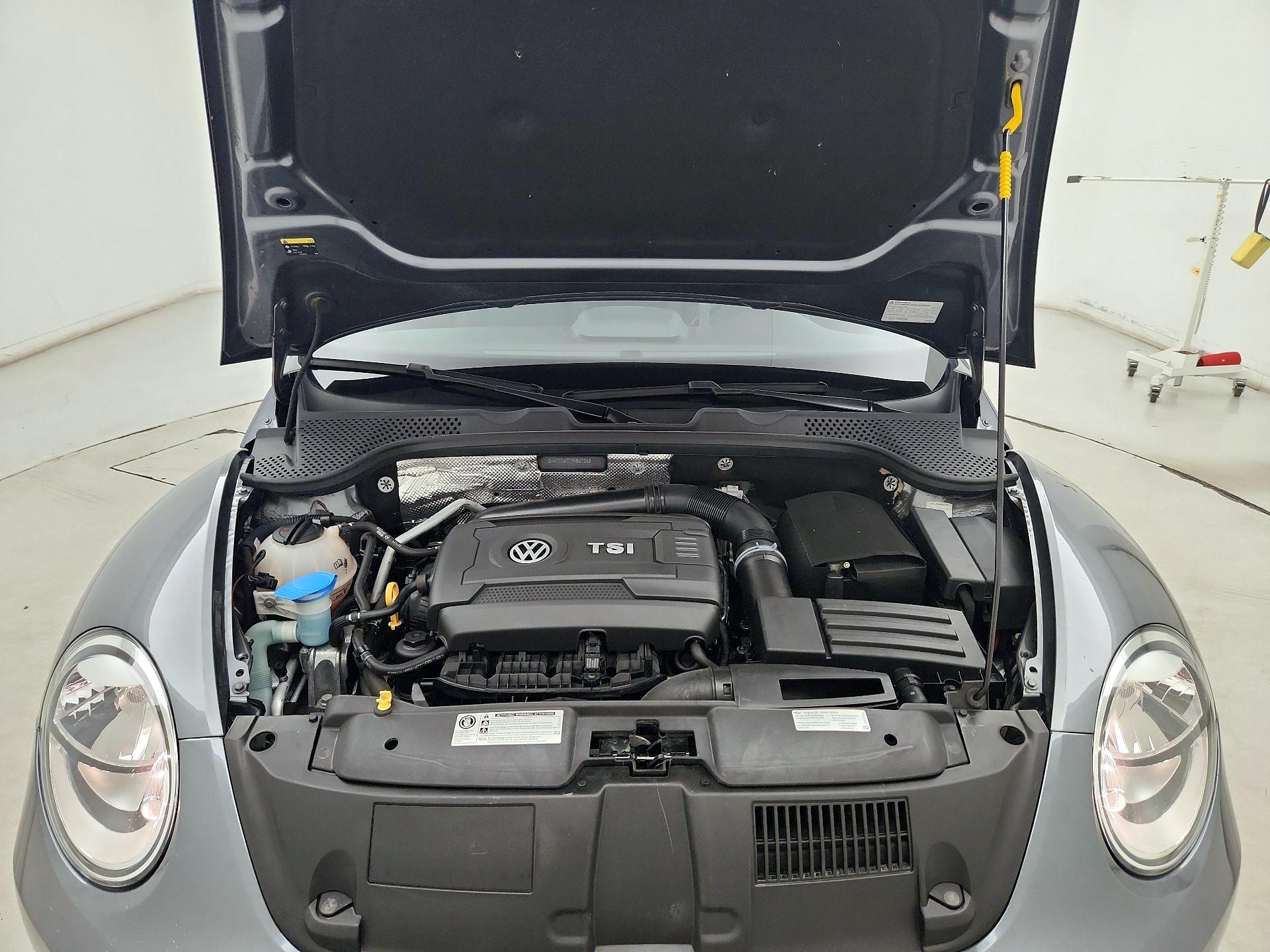 Thumbnail: 2015 Volkswagen Beetle - 19