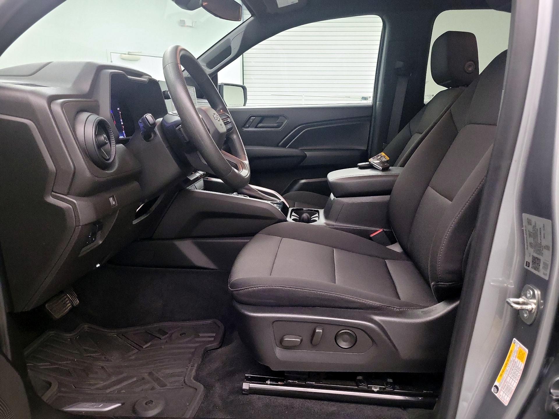 Thumbnail: 2023 Chevrolet Colorado - 11
