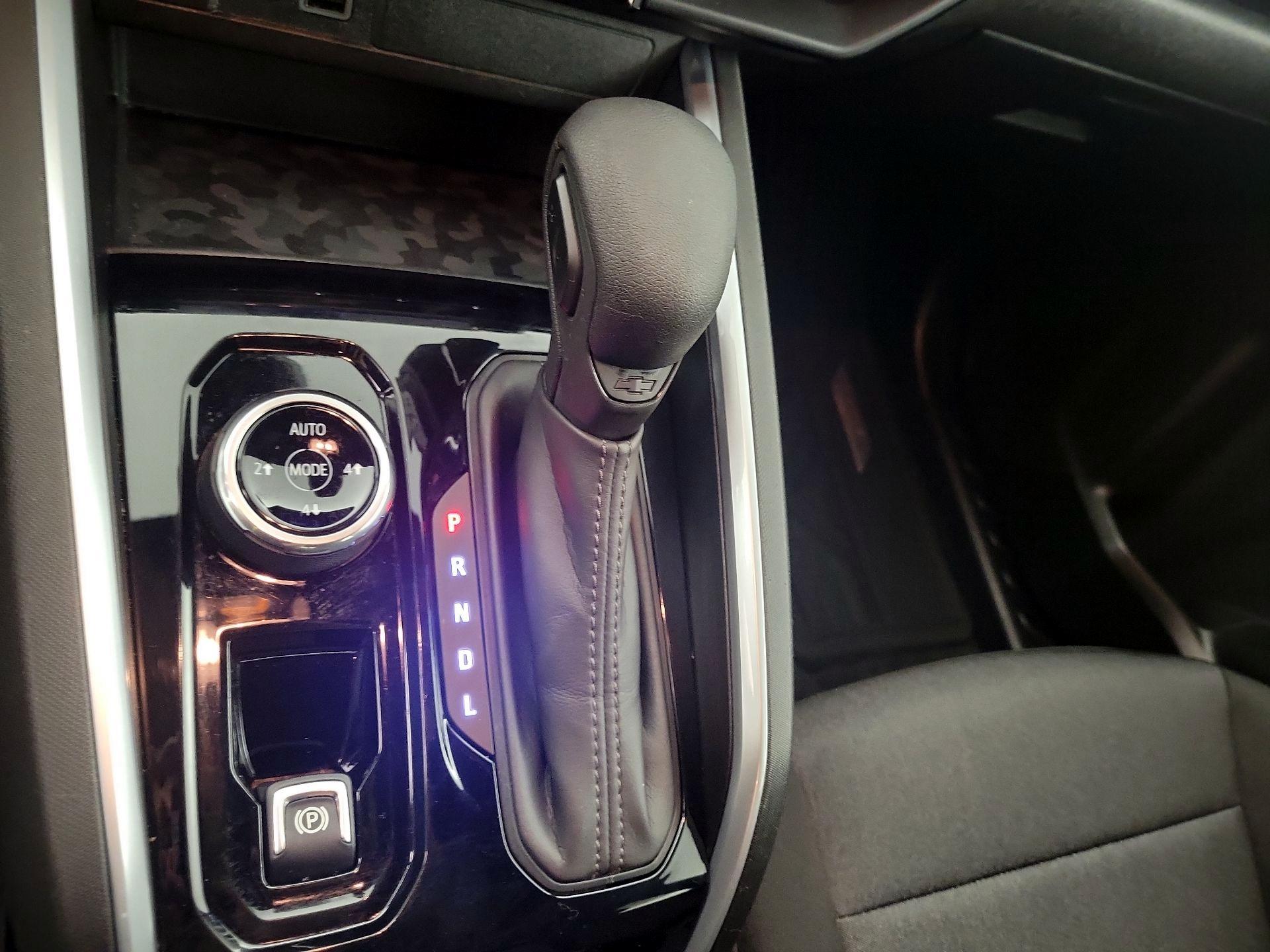 Thumbnail: 2023 Chevrolet Colorado - 17