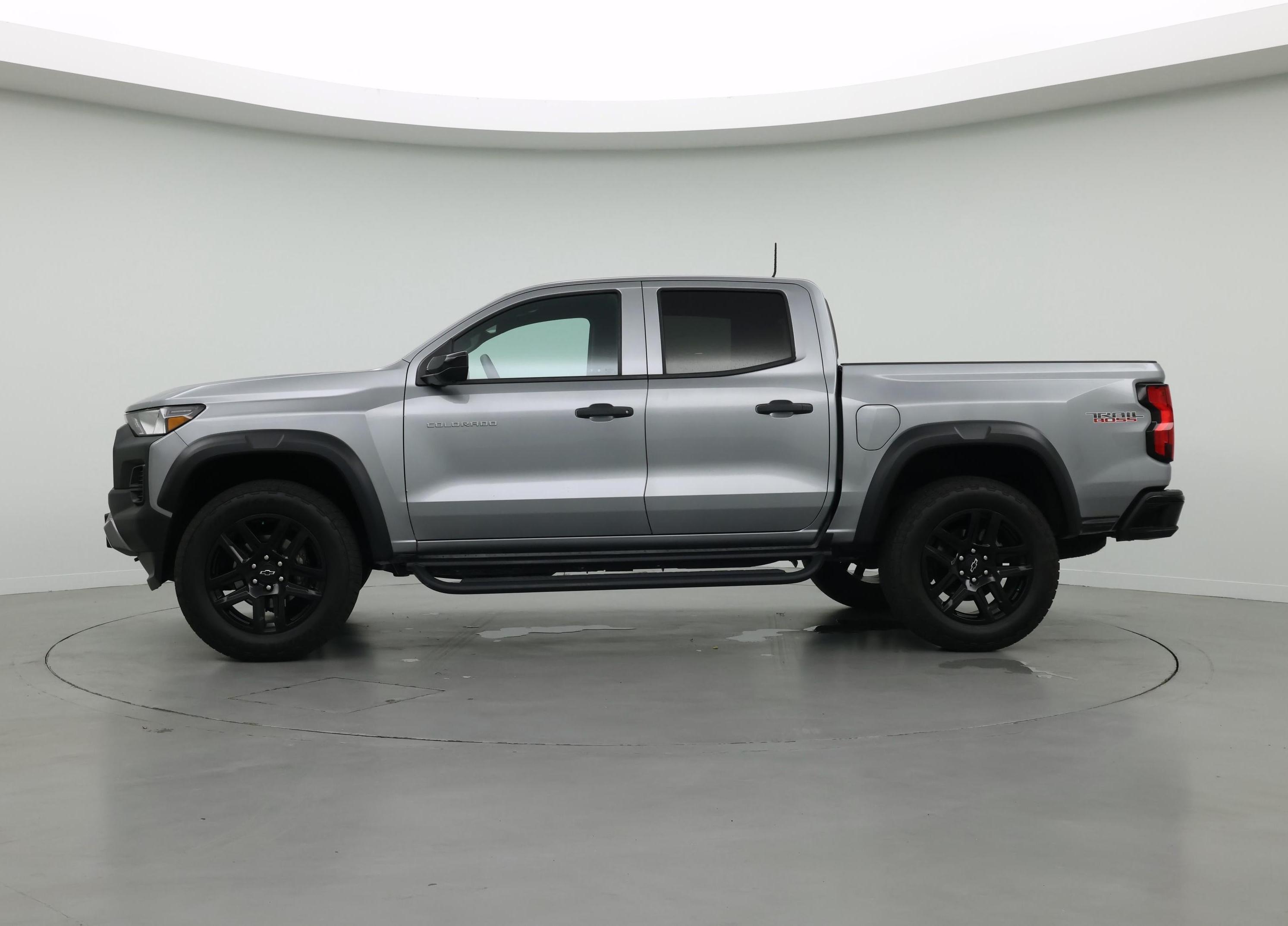 Thumbnail: 2023 Chevrolet Colorado - 3