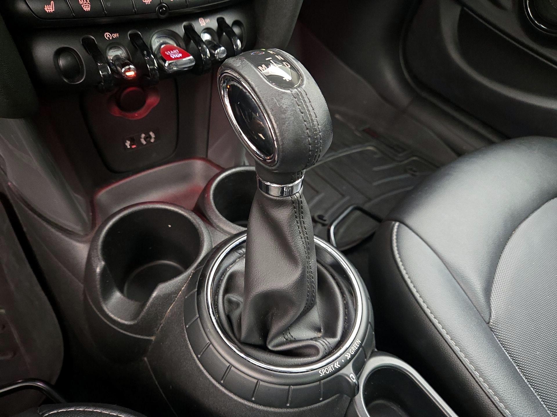 Thumbnail: 2015 MINI Cooper Hardtop - 16