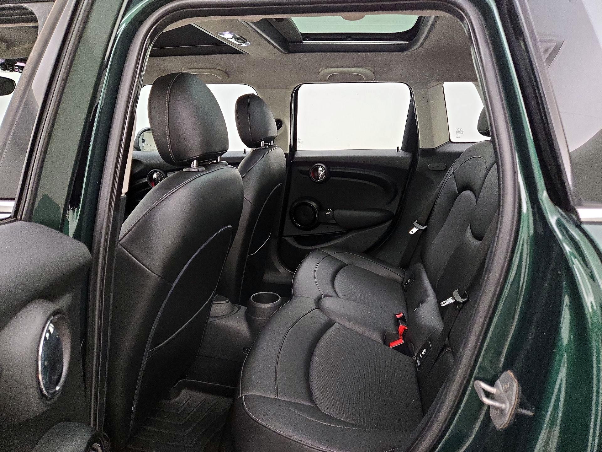 Thumbnail: 2015 MINI Cooper Hardtop - 19