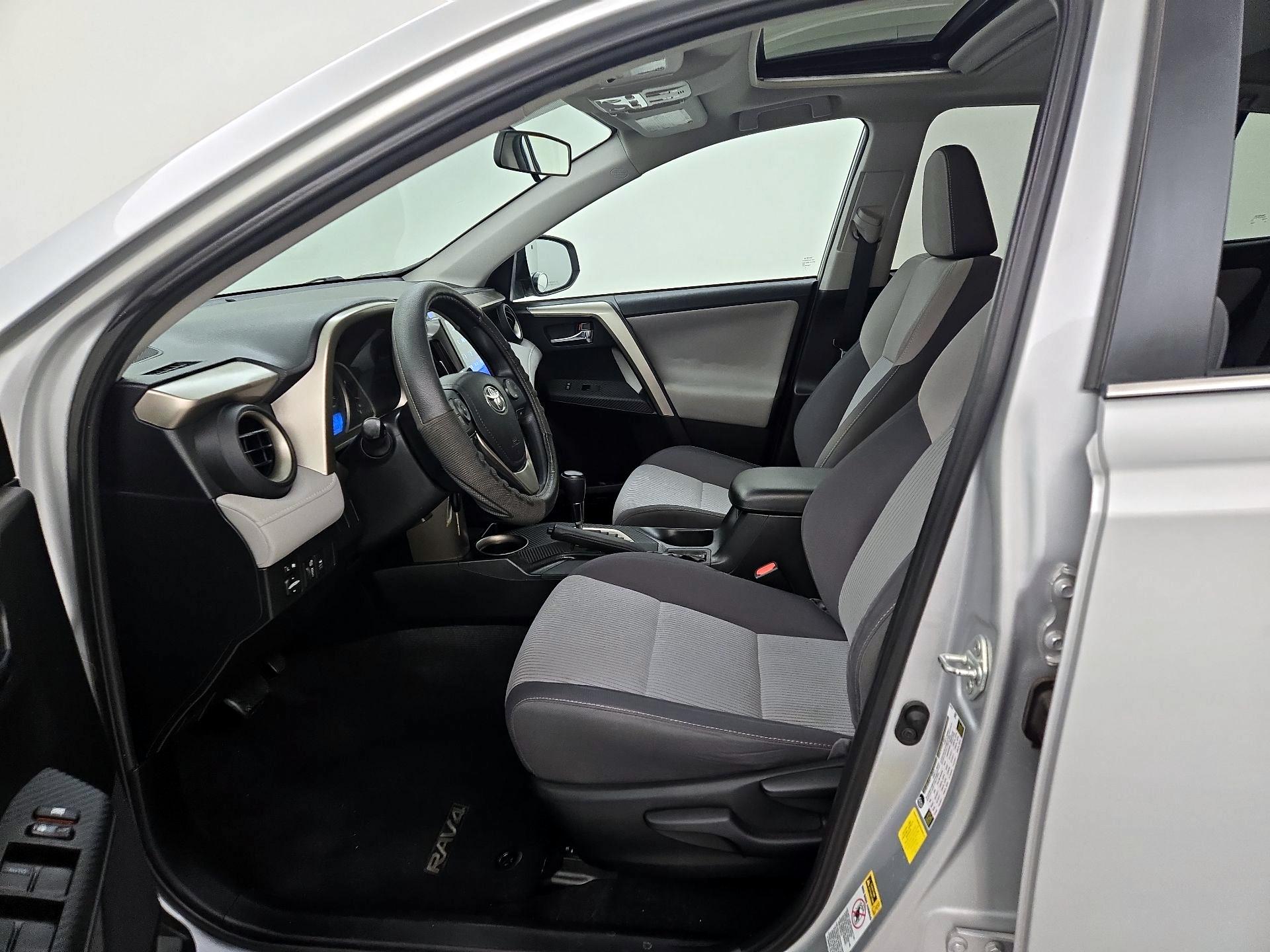 Thumbnail: 2014 Toyota RAV4 - 11