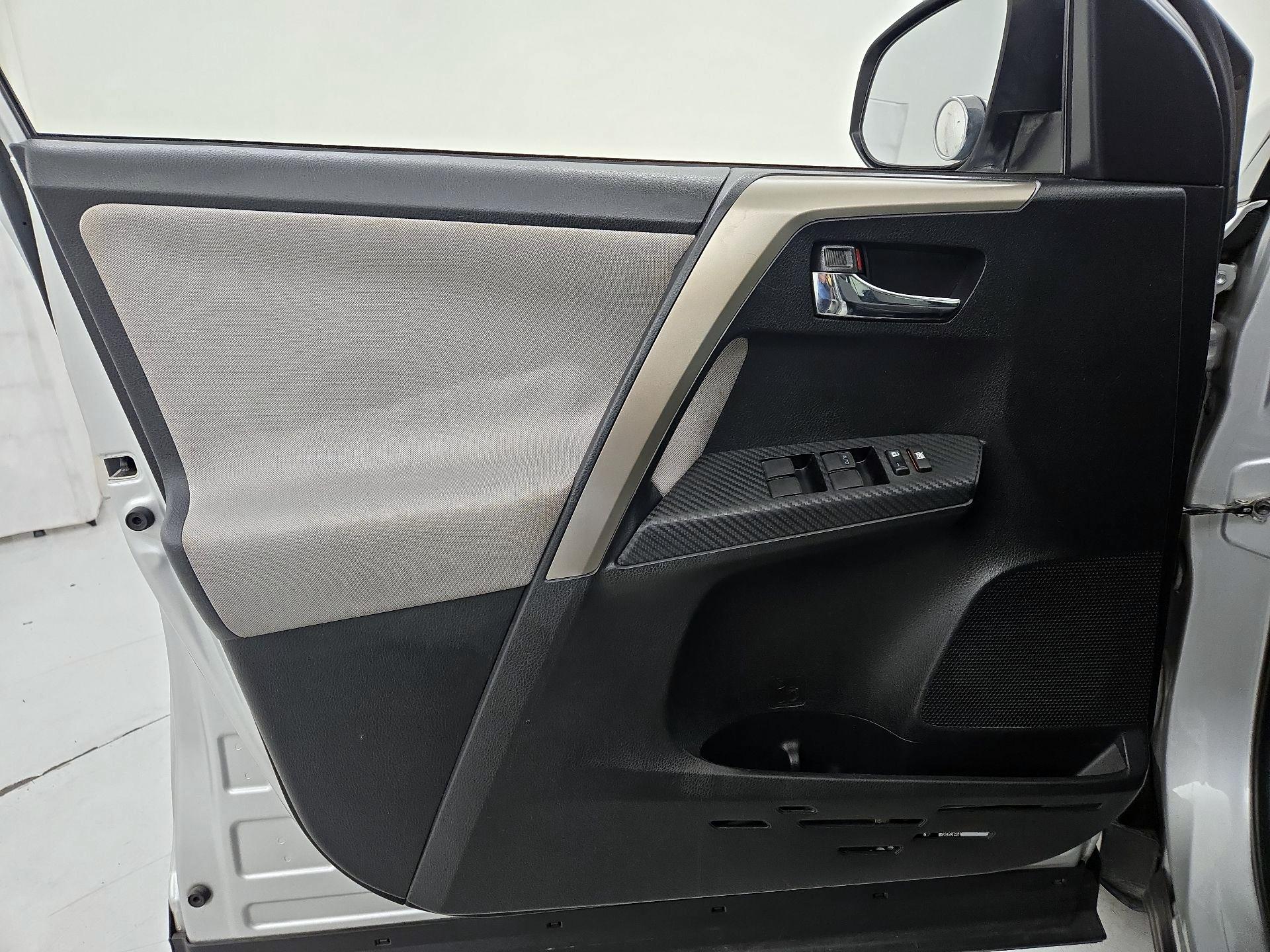 Thumbnail: 2014 Toyota RAV4 - 12